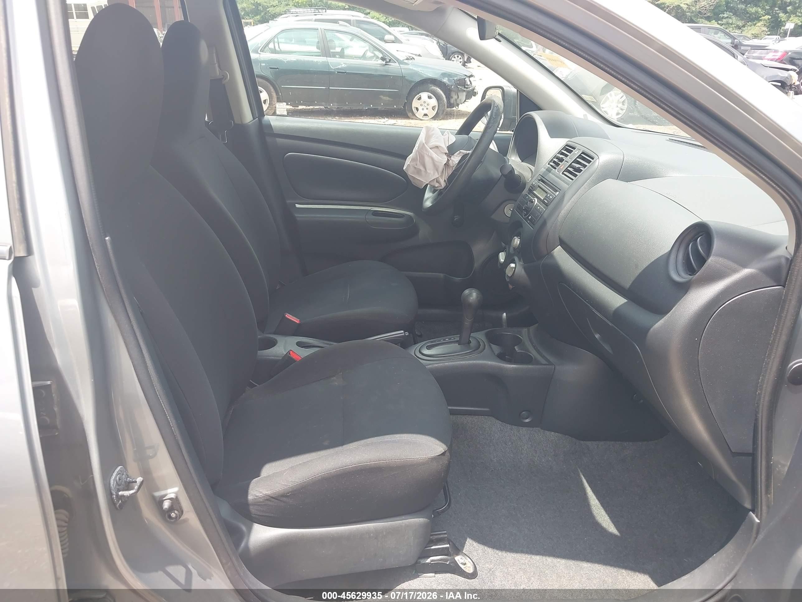 2014 Nissan Versa 1.6 S+ Silver vin: 3N1CN7AP6EL860520