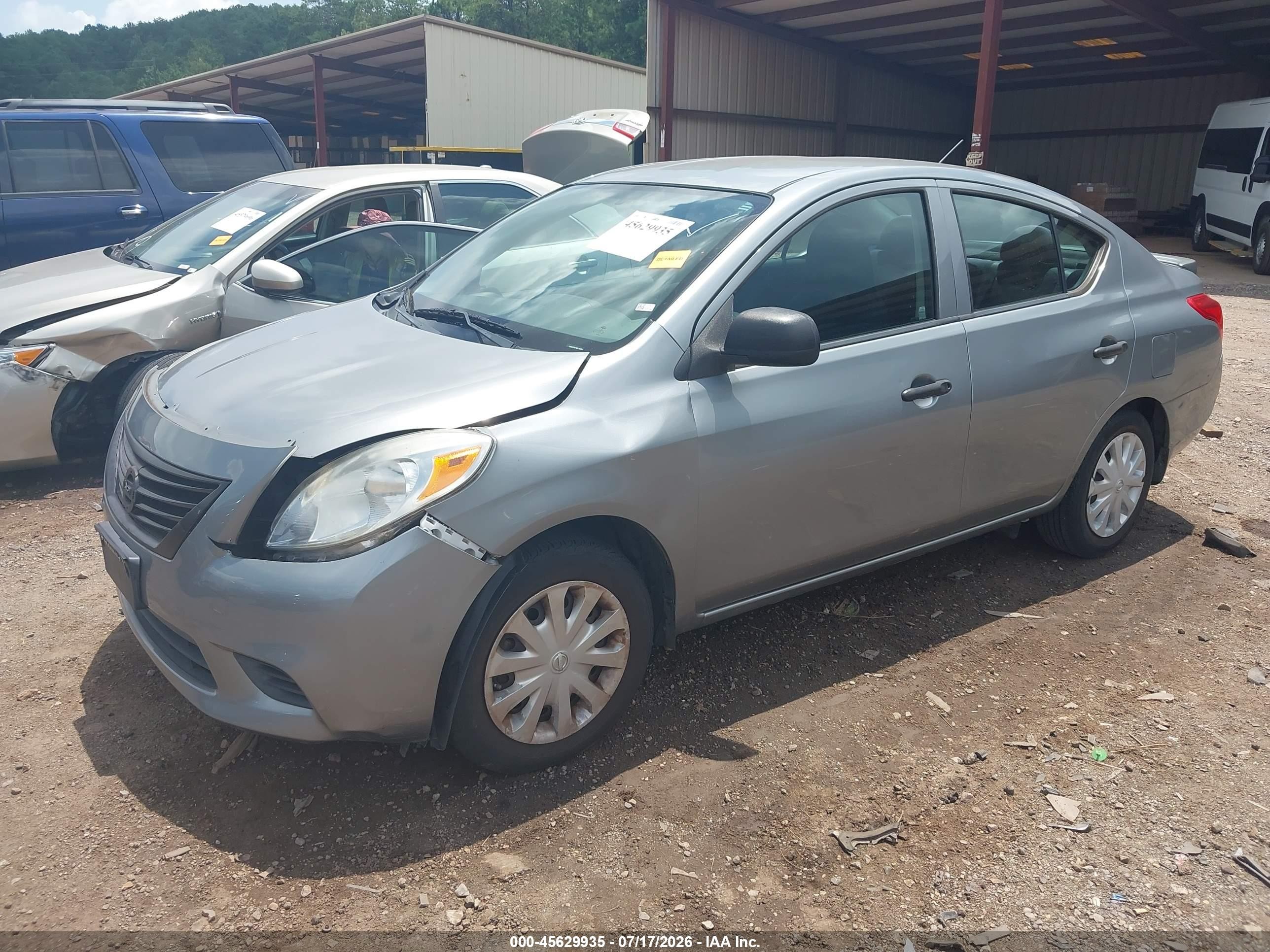 2014 Nissan Versa 1.6 S+ Silver vin: 3N1CN7AP6EL860520