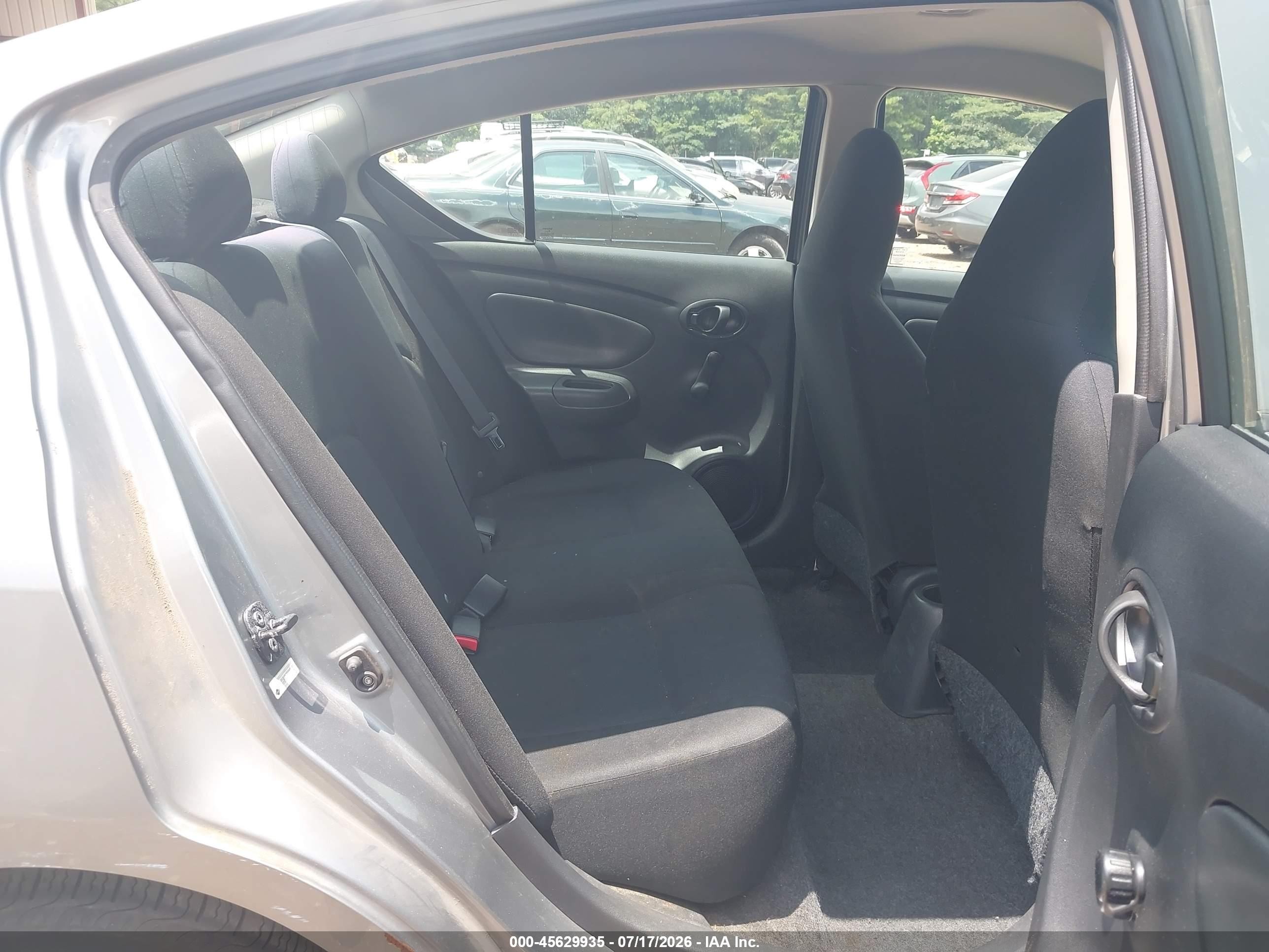 2014 Nissan Versa 1.6 S+ Silver vin: 3N1CN7AP6EL860520