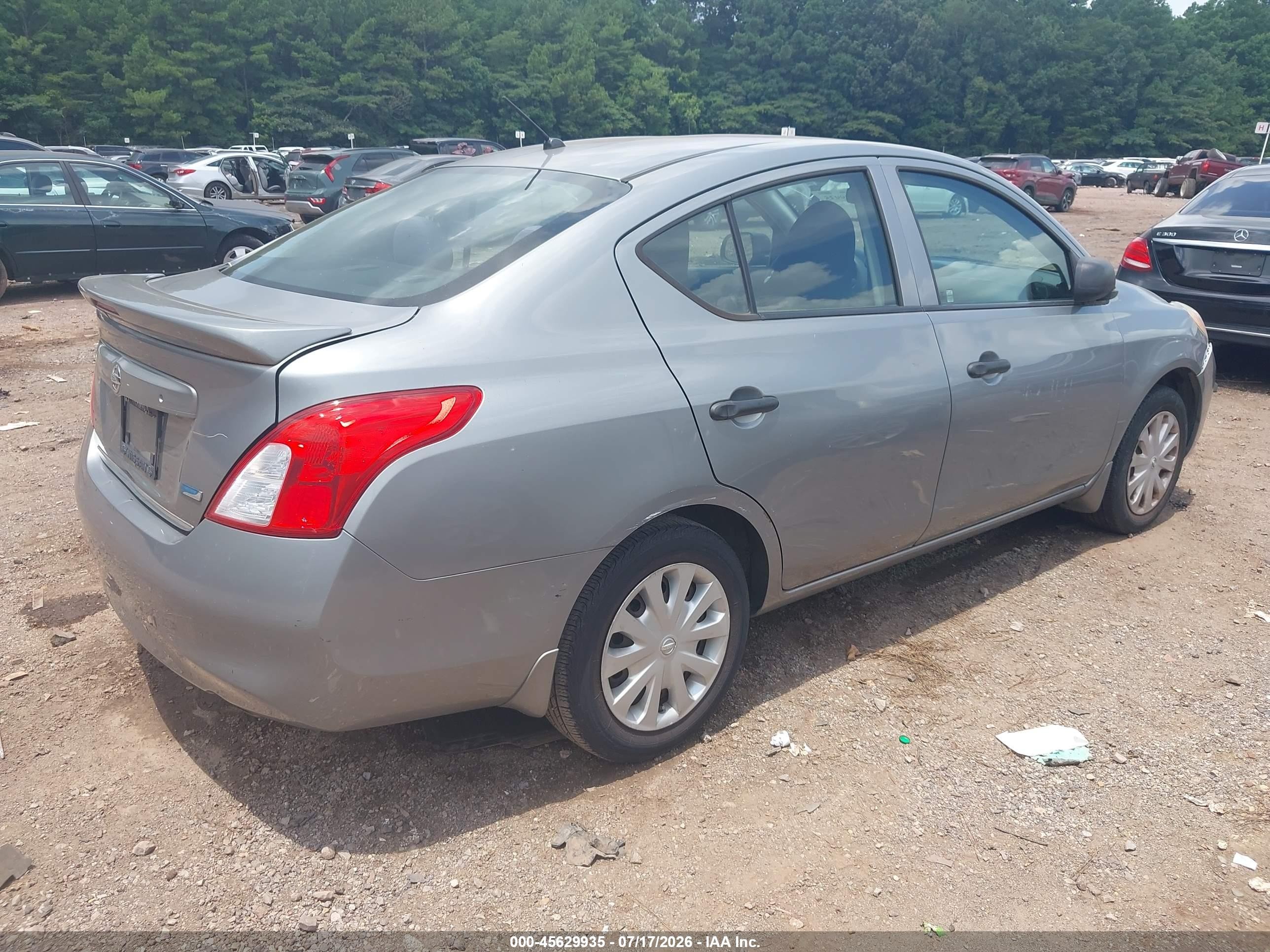 2014 Nissan Versa 1.6 S+ Silver vin: 3N1CN7AP6EL860520