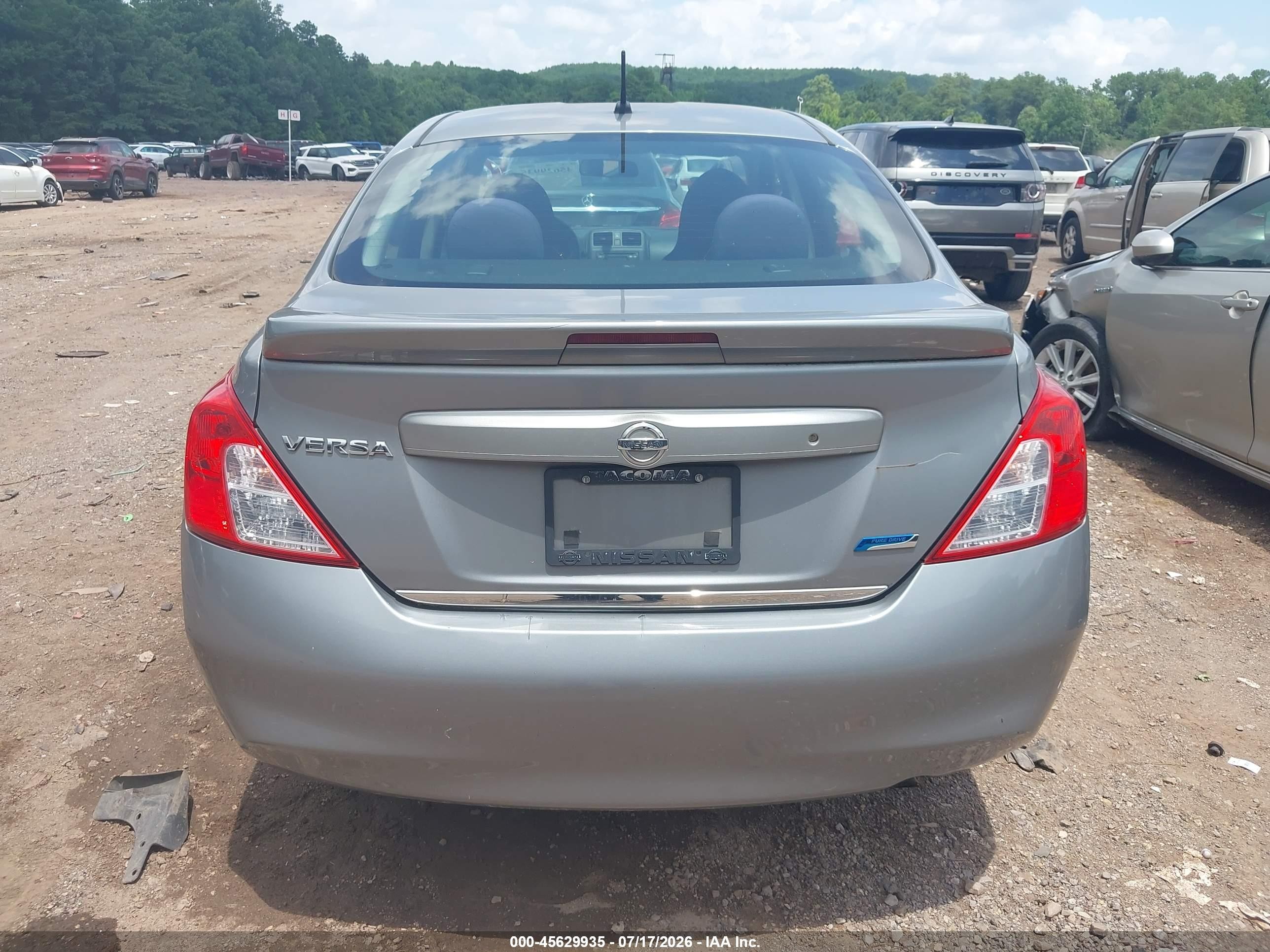2014 Nissan Versa 1.6 S+ Silver vin: 3N1CN7AP6EL860520