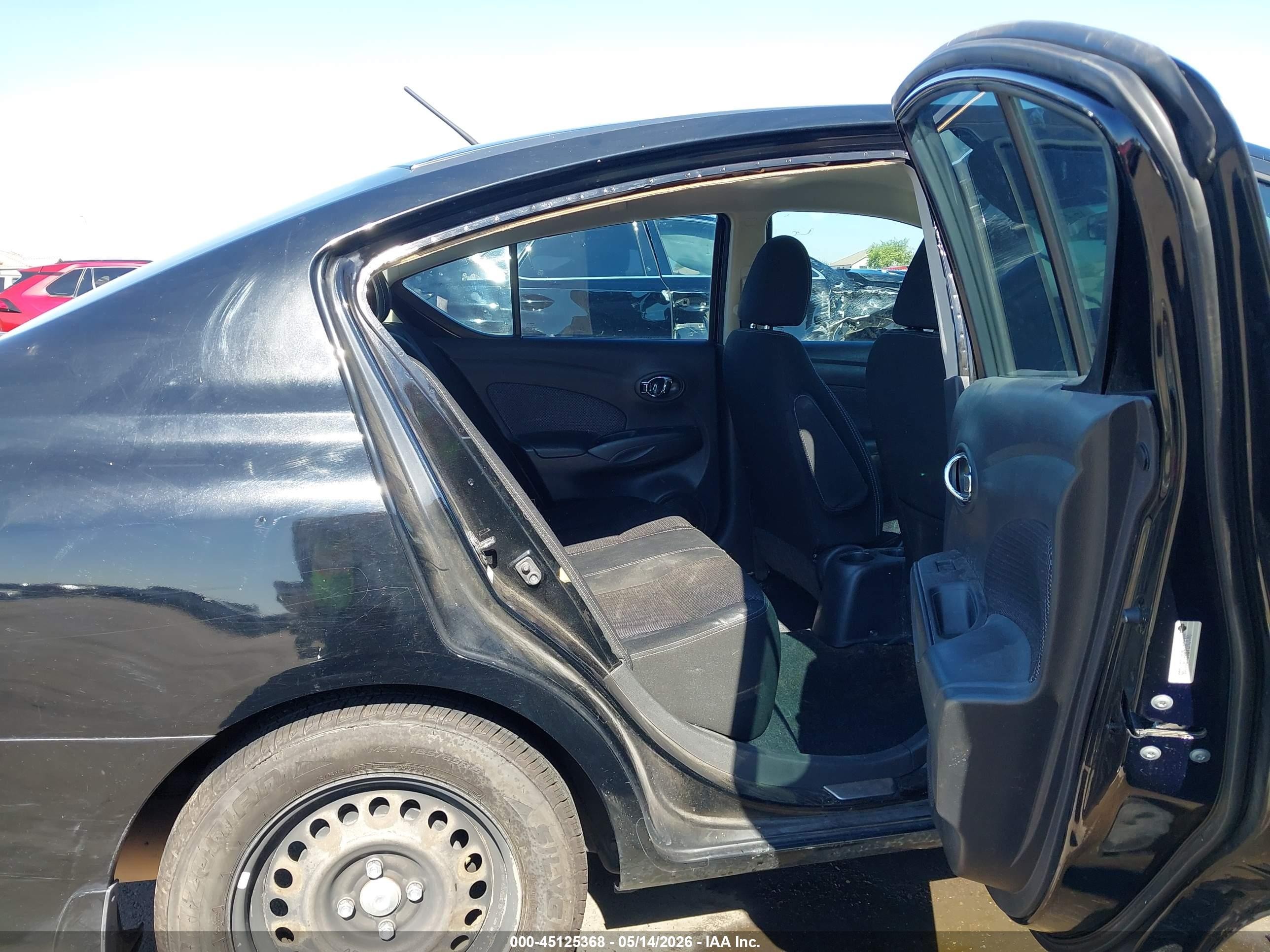 2015 Nissan Versa 1.6 Sv Черный vin: 3N1CN7AP6FL811335
