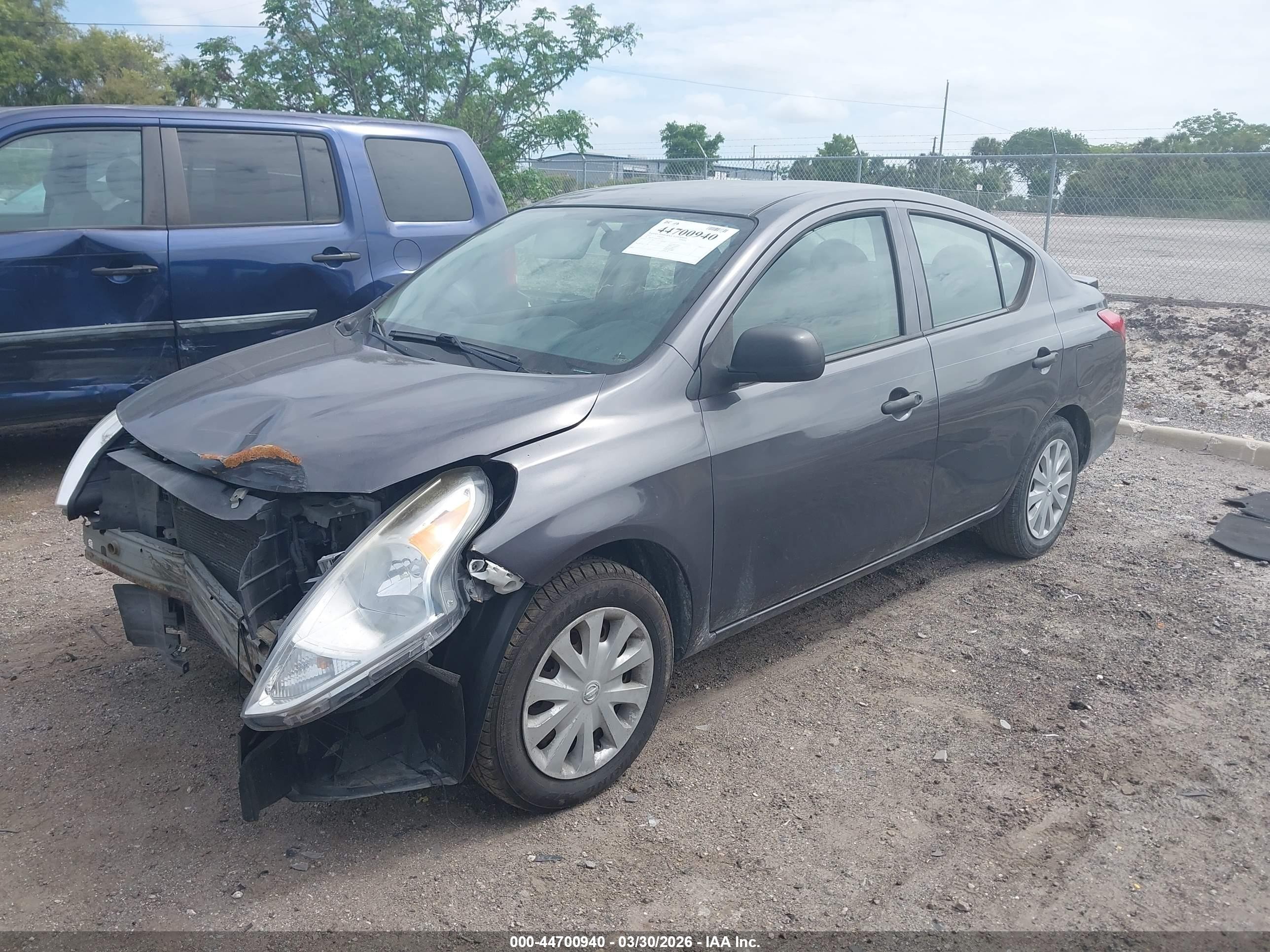 2015 Nissan Versa 1.6 S+ Серый vin: 3N1CN7AP6FL827471