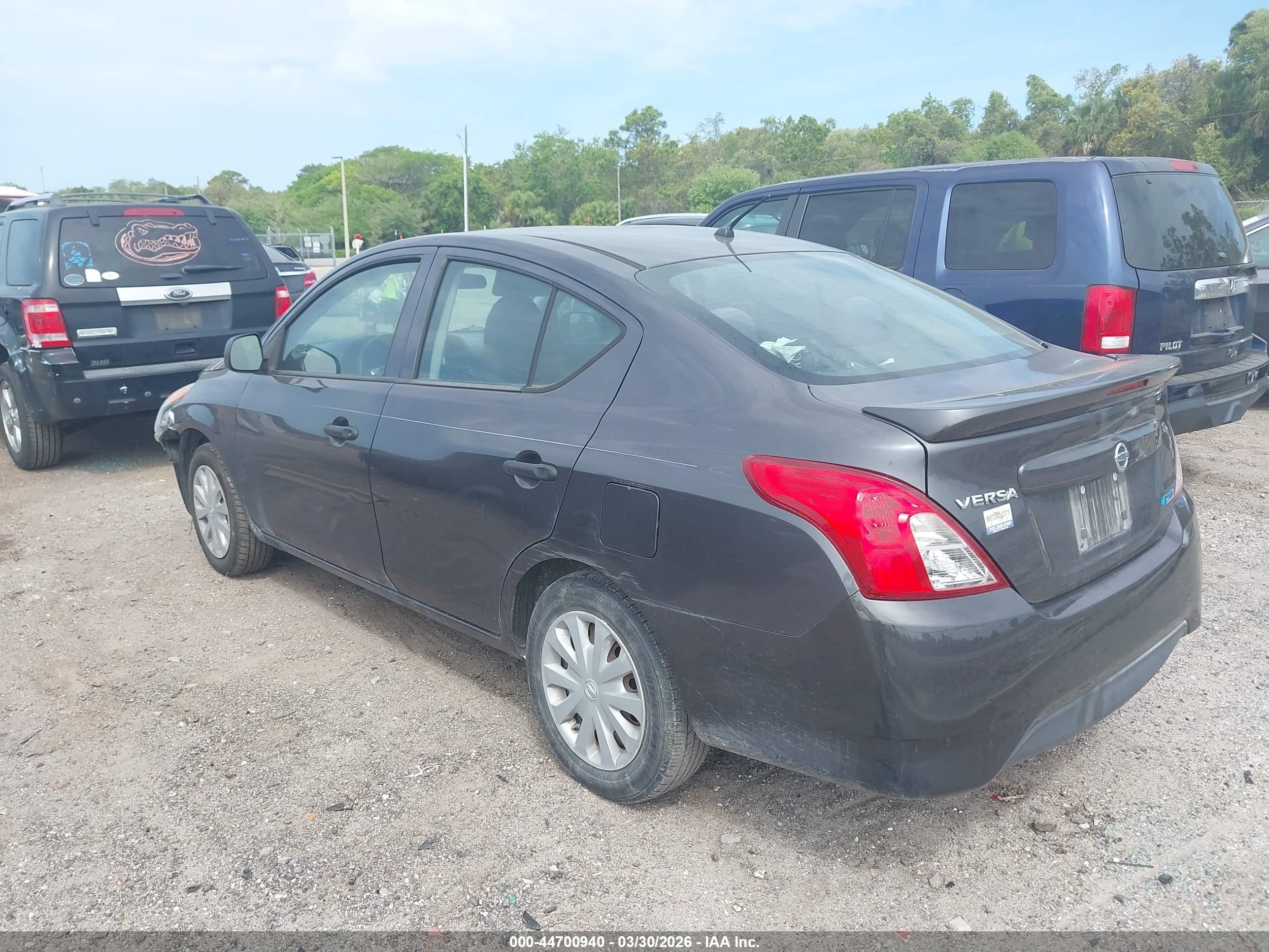 2015 Nissan Versa 1.6 S+ Серый vin: 3N1CN7AP6FL827471