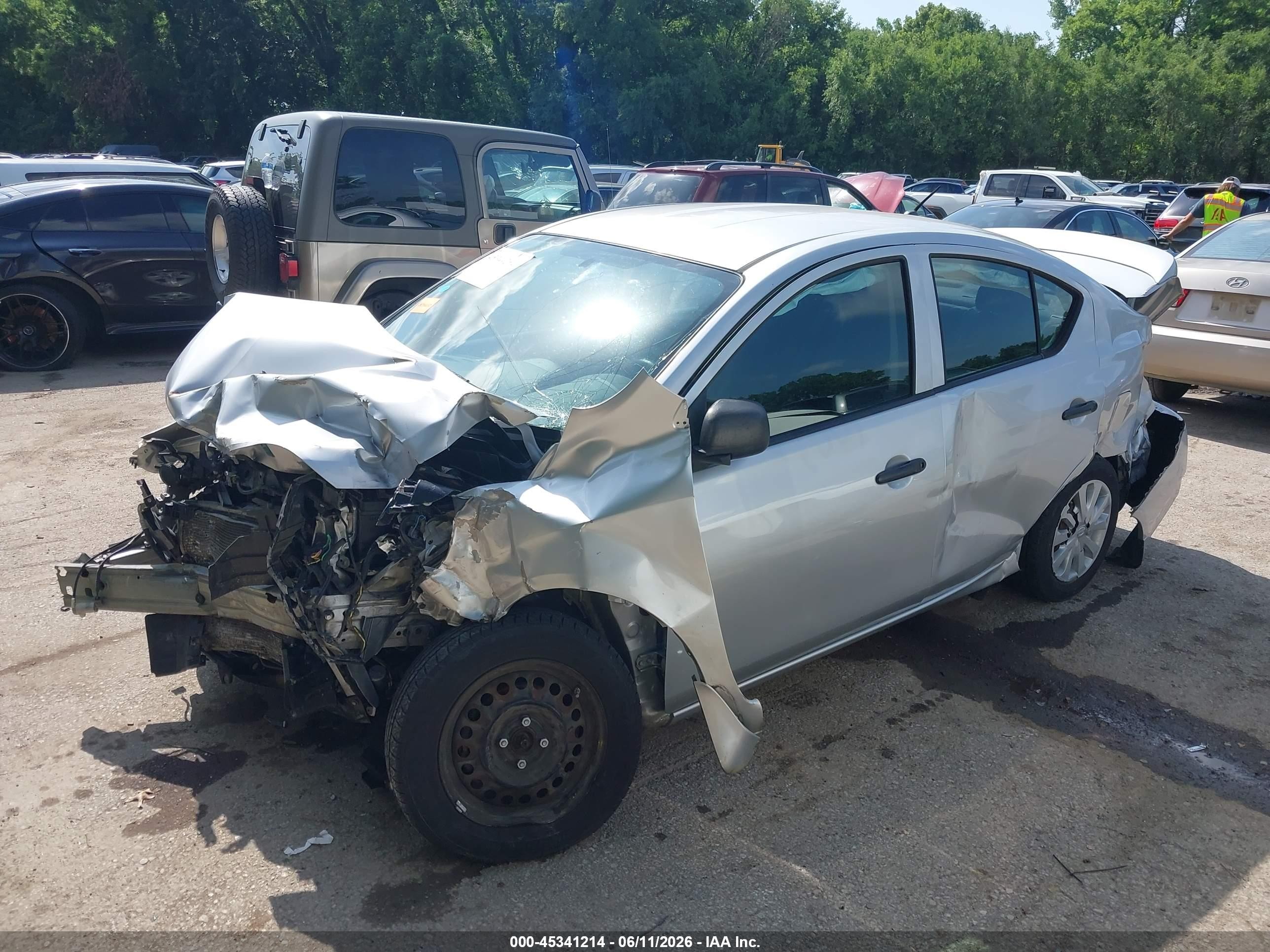 2015 Nissan Versa 1.6 S+ Silver vin: 3N1CN7AP6FL867291