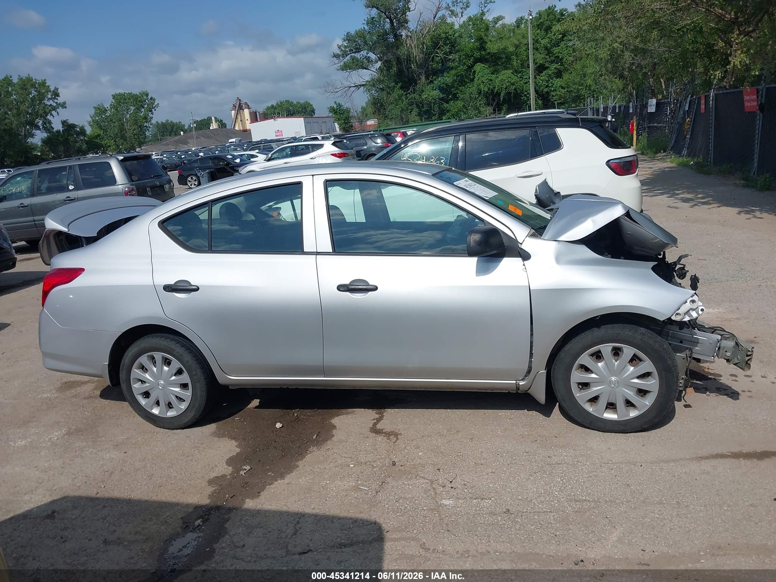 2015 Nissan Versa 1.6 S+ Silver vin: 3N1CN7AP6FL867291