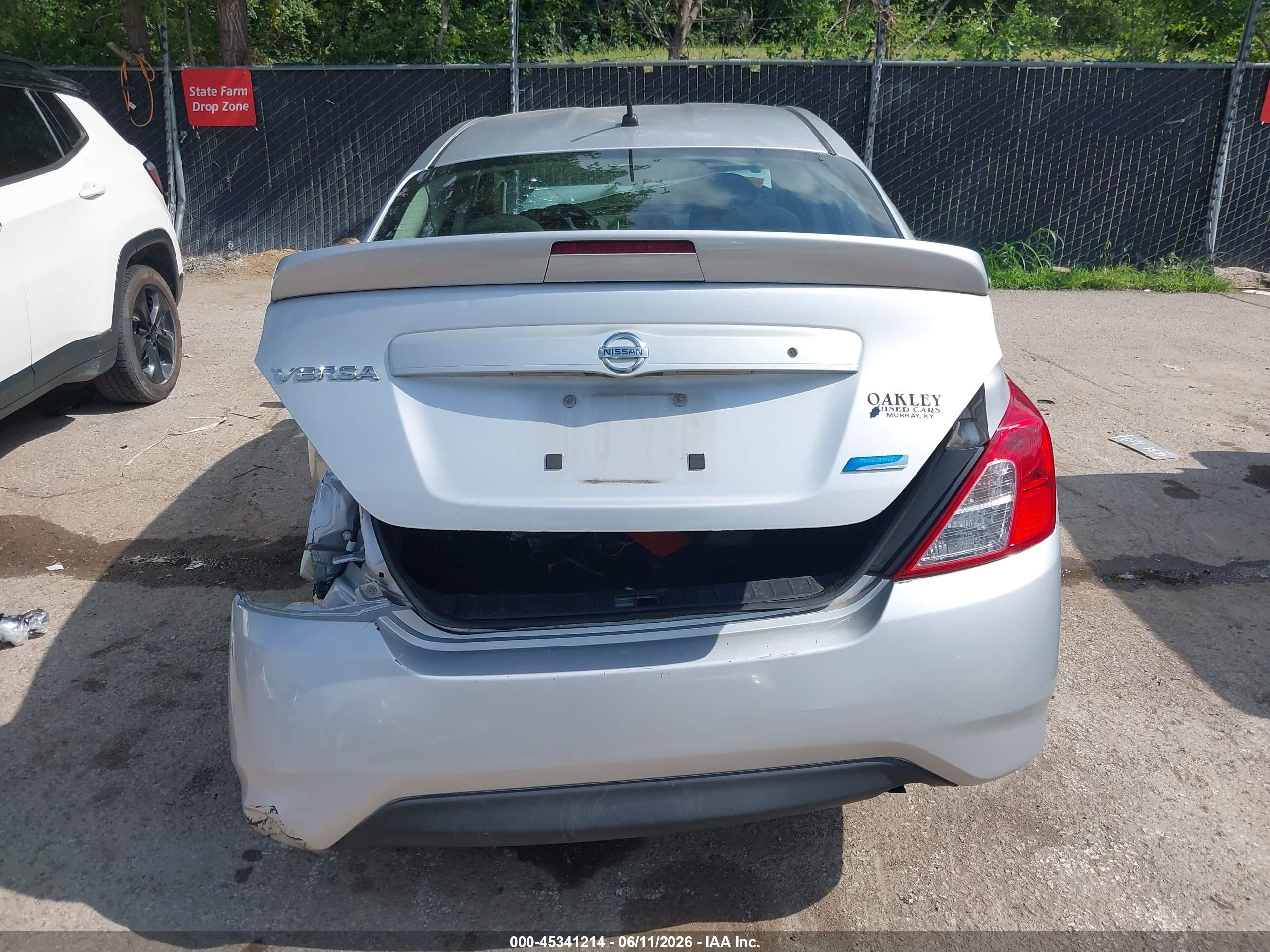 2015 Nissan Versa 1.6 S+ Silver vin: 3N1CN7AP6FL867291