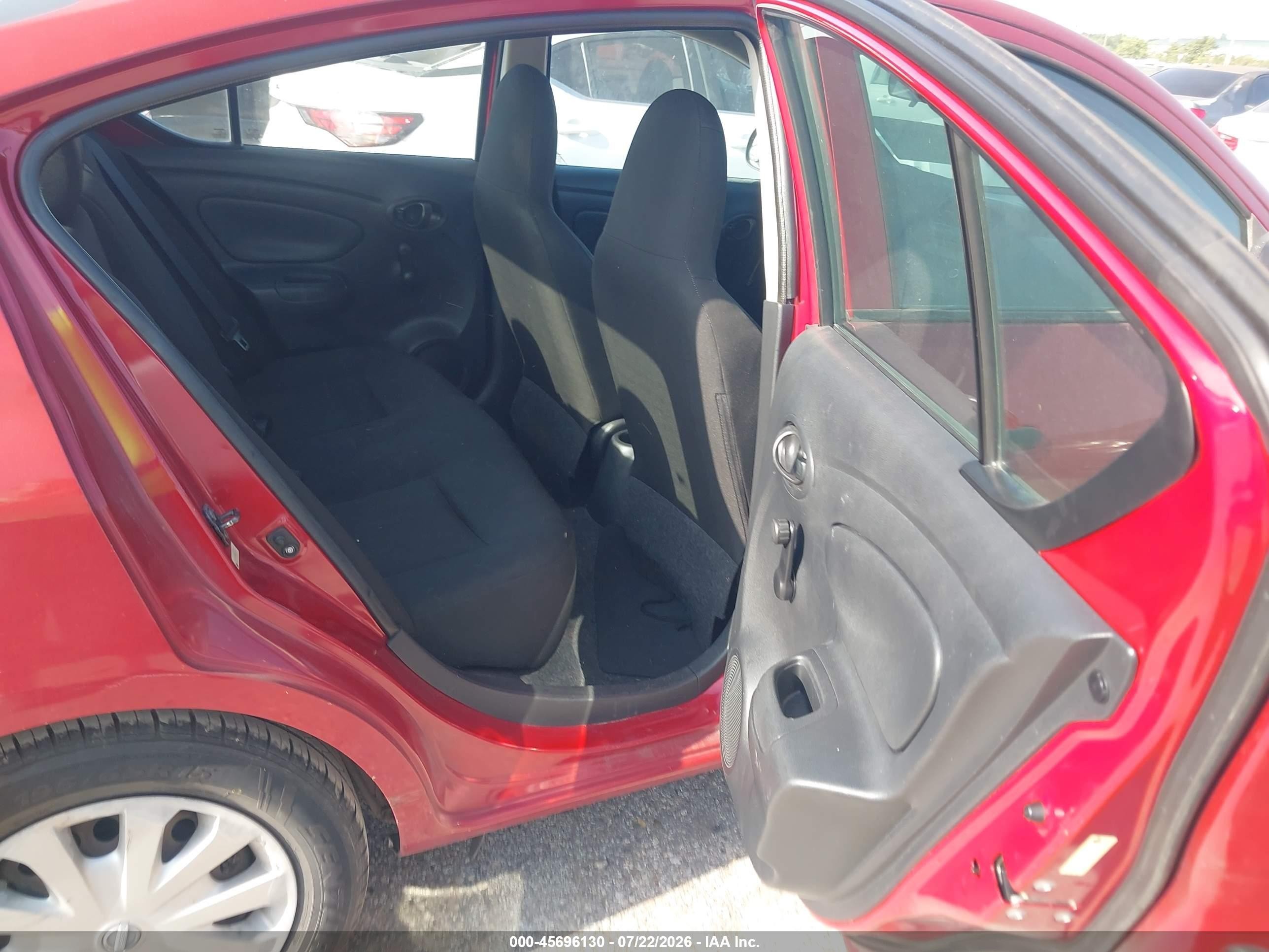 2015 Nissan Versa 1.6 S+ Red vin: 3N1CN7AP6FL870109