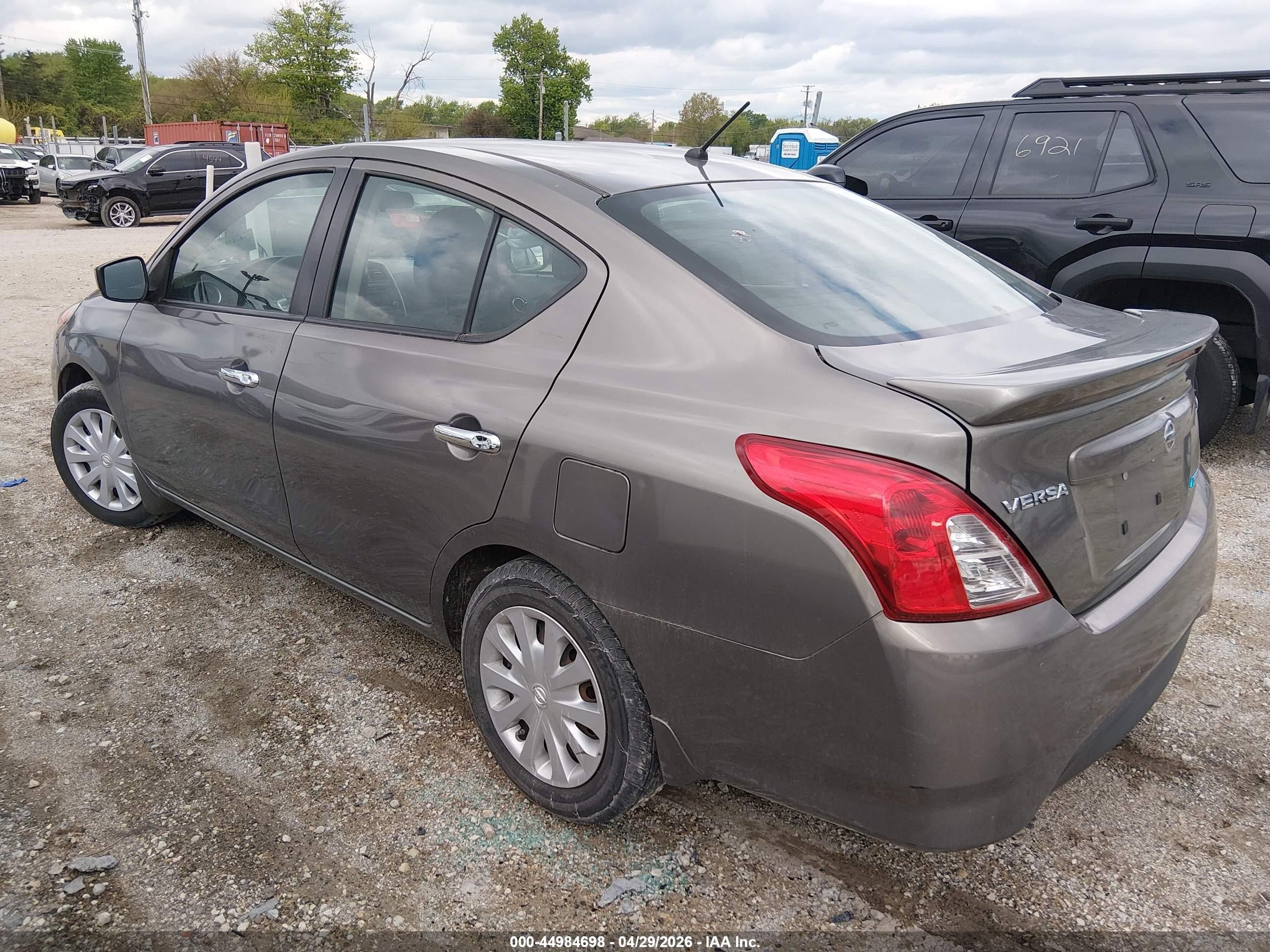 2015 Nissan Versa 1.6 Sv Champagne vin: 3N1CN7AP6FL951272