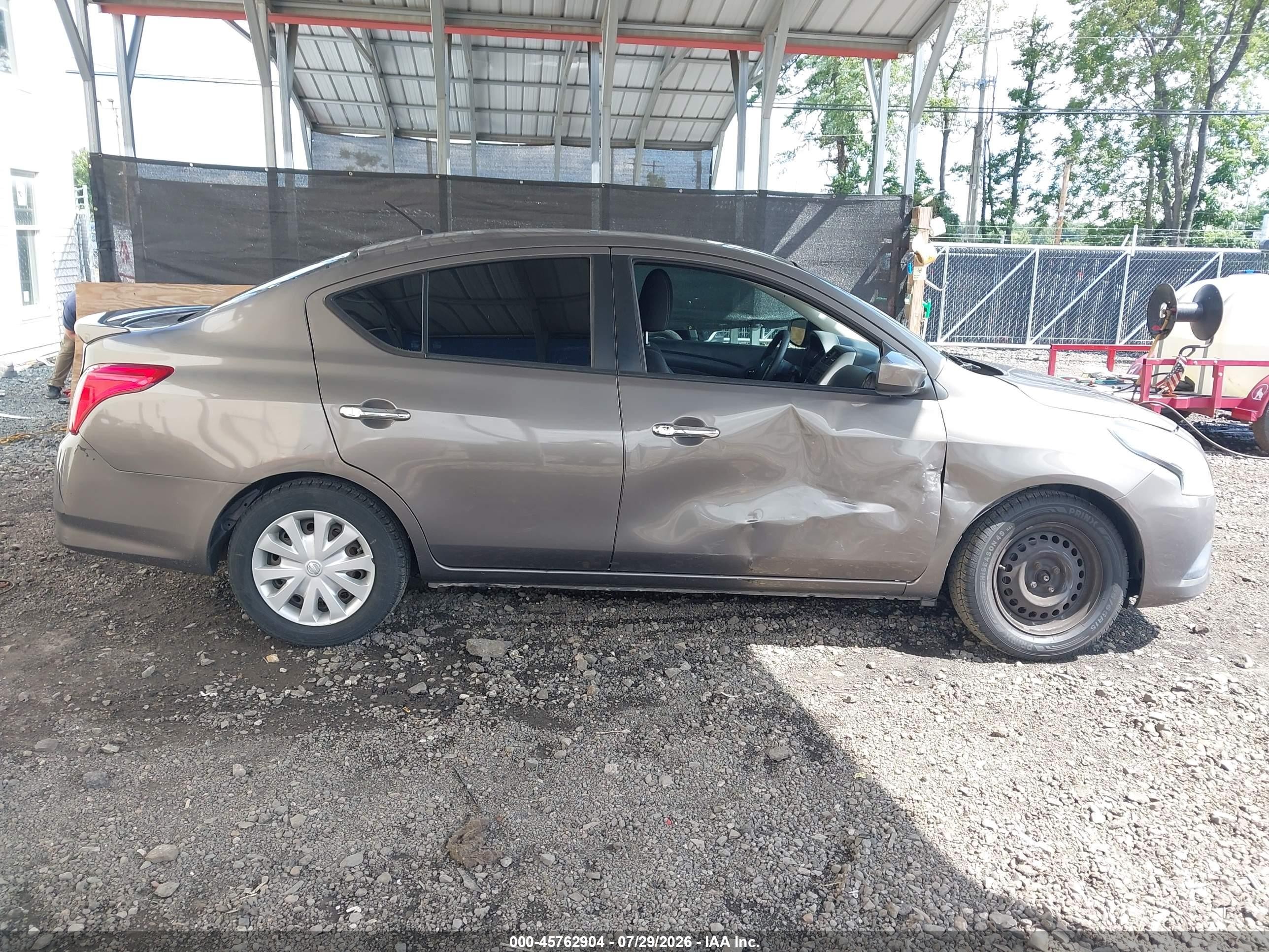 2015 Nissan Versa 1.6 Sv Brown vin: 3N1CN7AP6FL954849