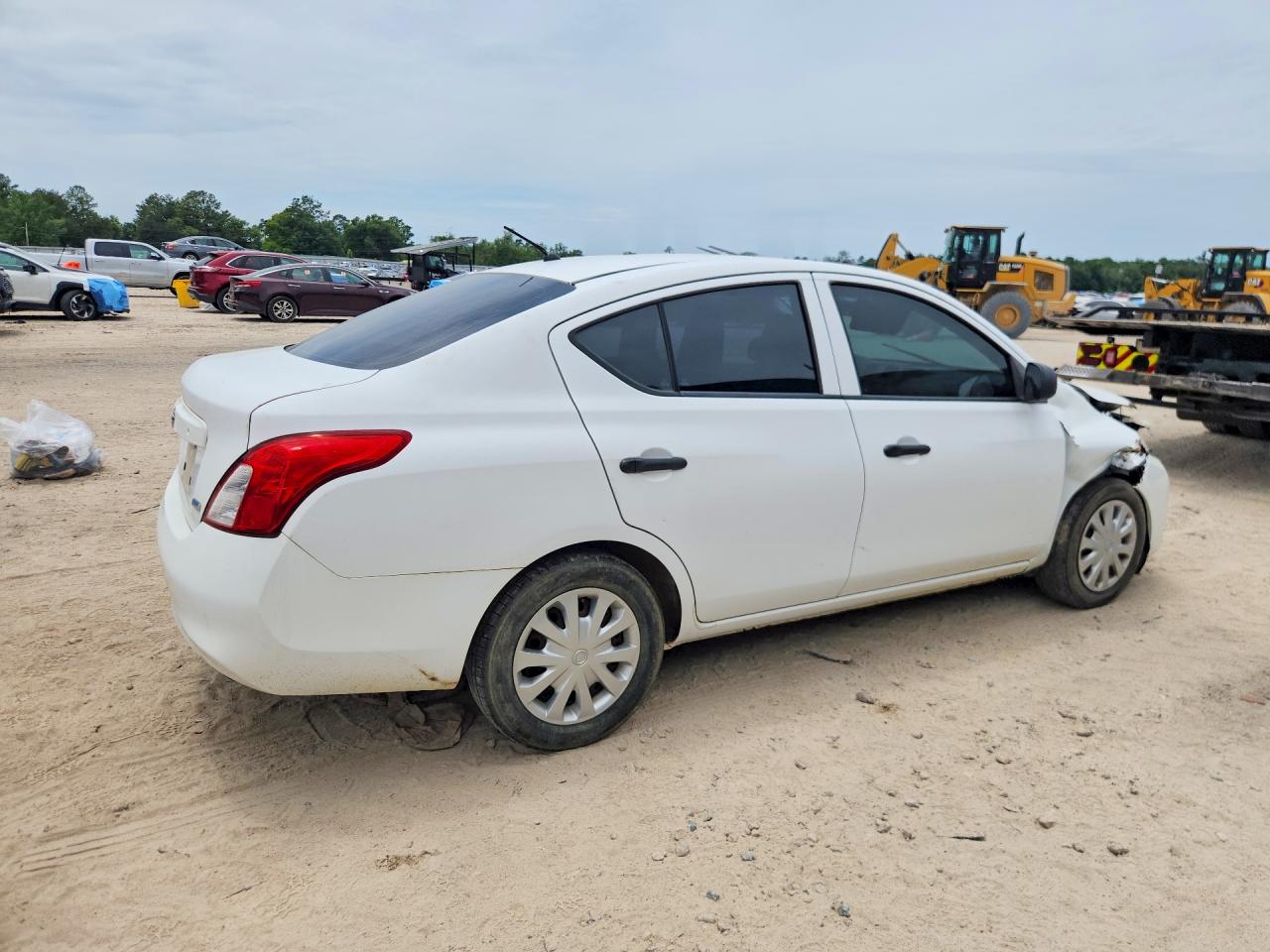 2012 Nissan Versa 1.6 S White vin: 3N1CN7AP7CL831184