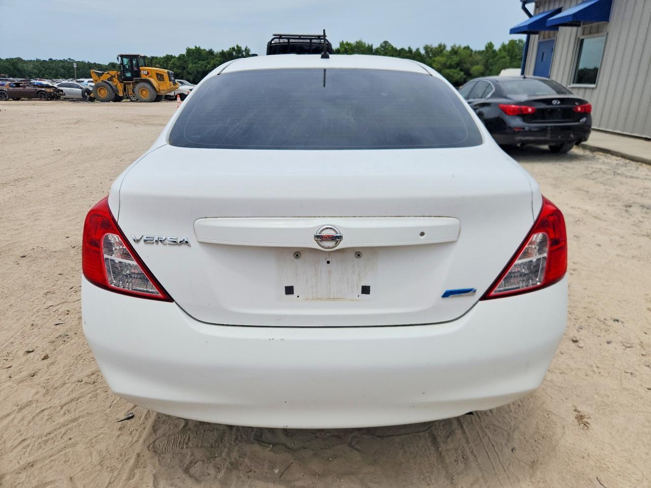 2012 Nissan Versa 1.6 S White vin: 3N1CN7AP7CL831184
