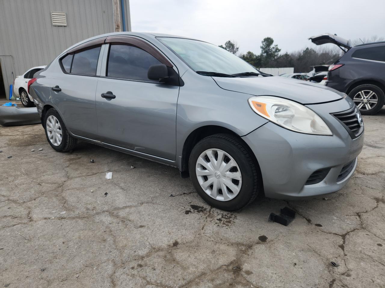 2012 Nissan Versa 1.6 S Белый vin: 3N1CN7AP7CL861642 Damage: Right Rocker Panel, Dent(S) W/ Paint Dmg, > 12 Inches