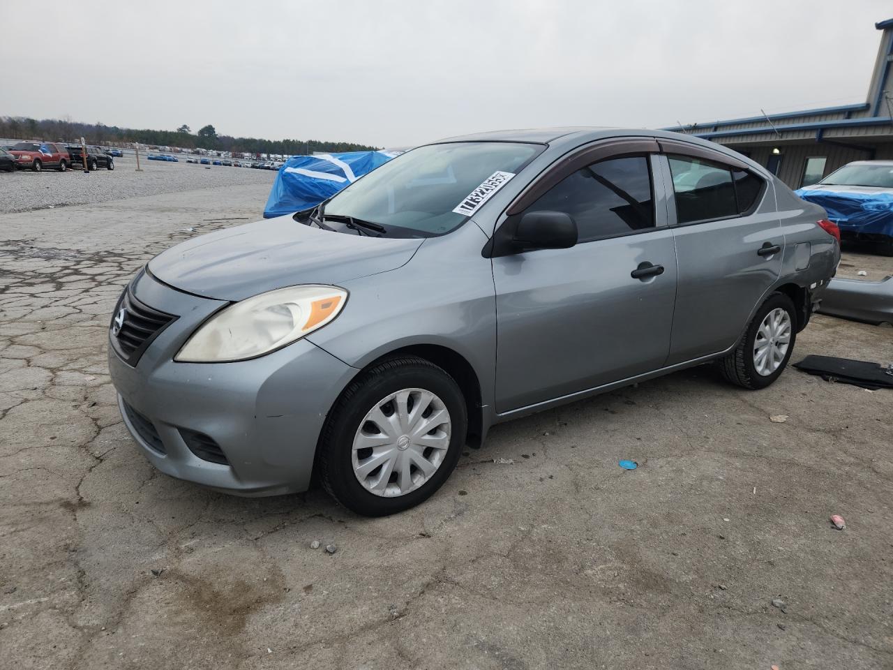 2012 Nissan Versa 1.6 S Белый vin: 3N1CN7AP7CL861642 Damage: Front Bumper, Heavy Scratch, > 12 Inches