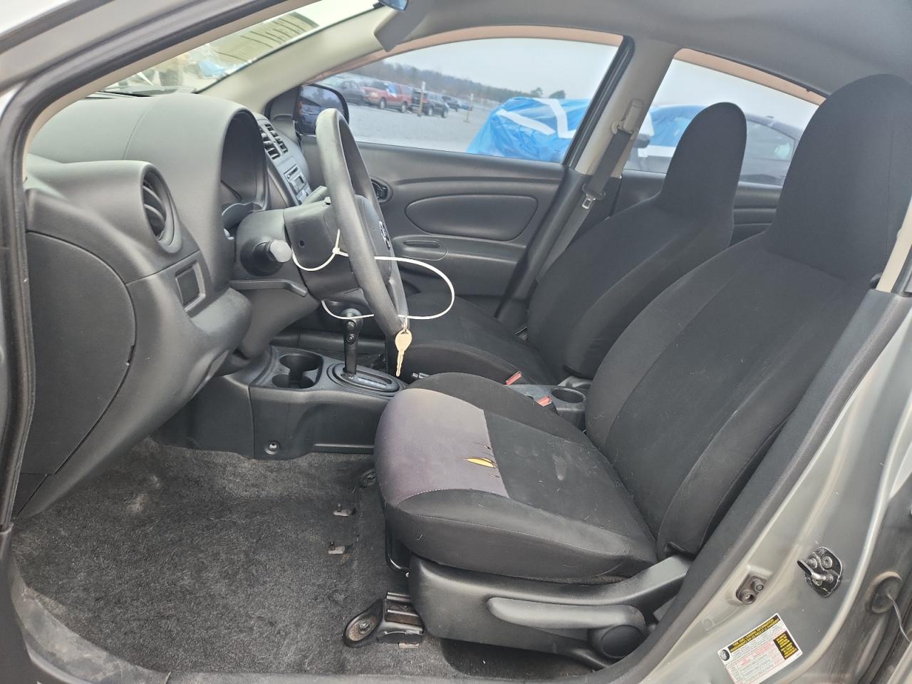 2012 Nissan Versa 1.6 S Белый vin: 3N1CN7AP7CL861642 Damage: Left Front Seat Cushion, Torn, 6 To 7 Inches
