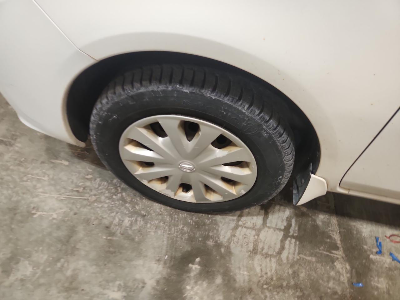 2012 Nissan Versa 1.6 S Белый vin: 3N1CN7AP7CL900682 Damage: Left Front Wheel Cover, Peeling, > 12 Inches