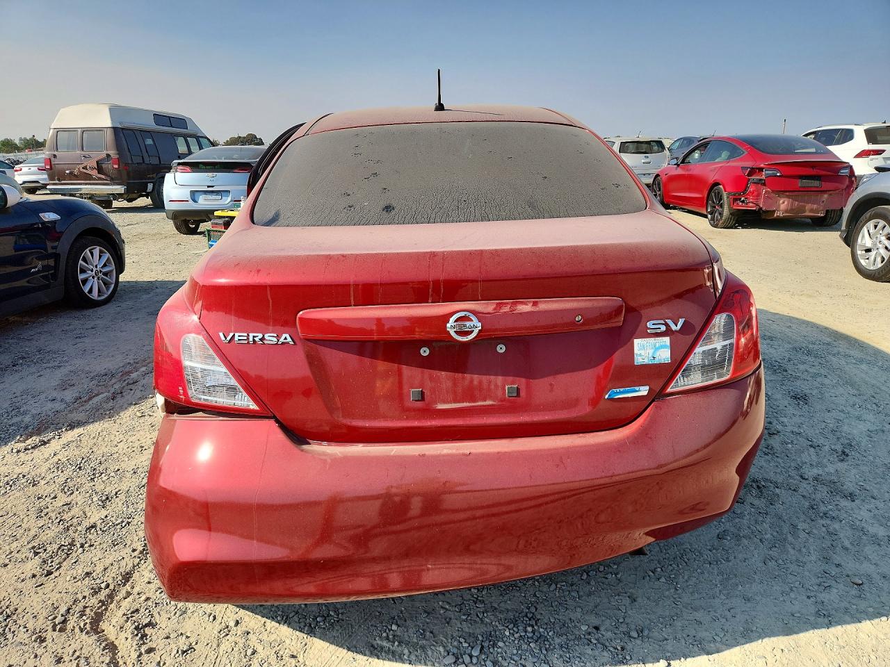 2012 Nissan Versa 1.6 S Red vin: 3N1CN7AP7CL907809