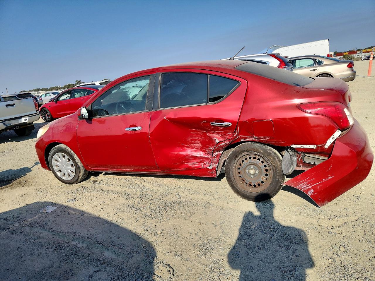 2012 Nissan Versa 1.6 S Red vin: 3N1CN7AP7CL907809