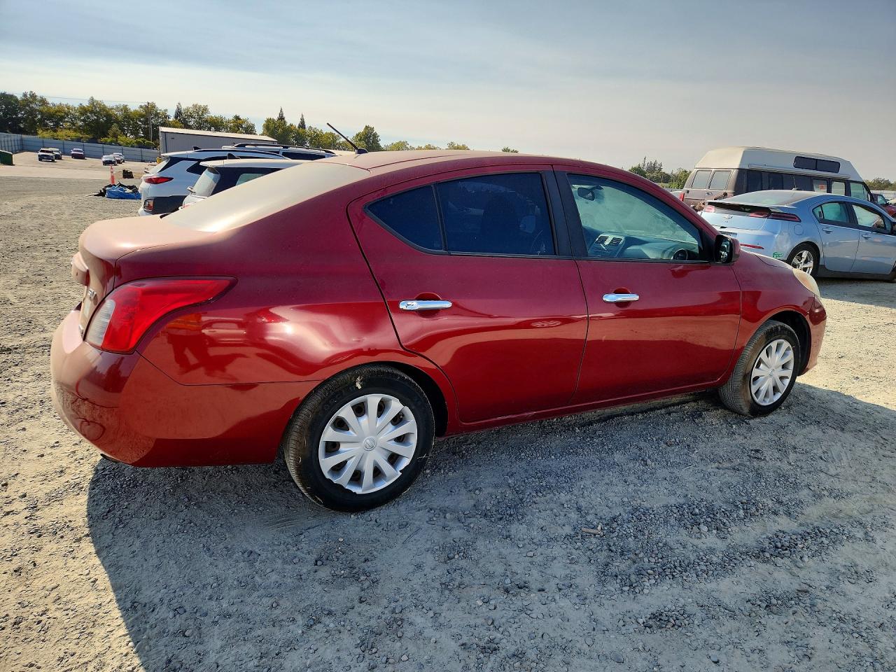 2012 Nissan Versa 1.6 S Red vin: 3N1CN7AP7CL907809