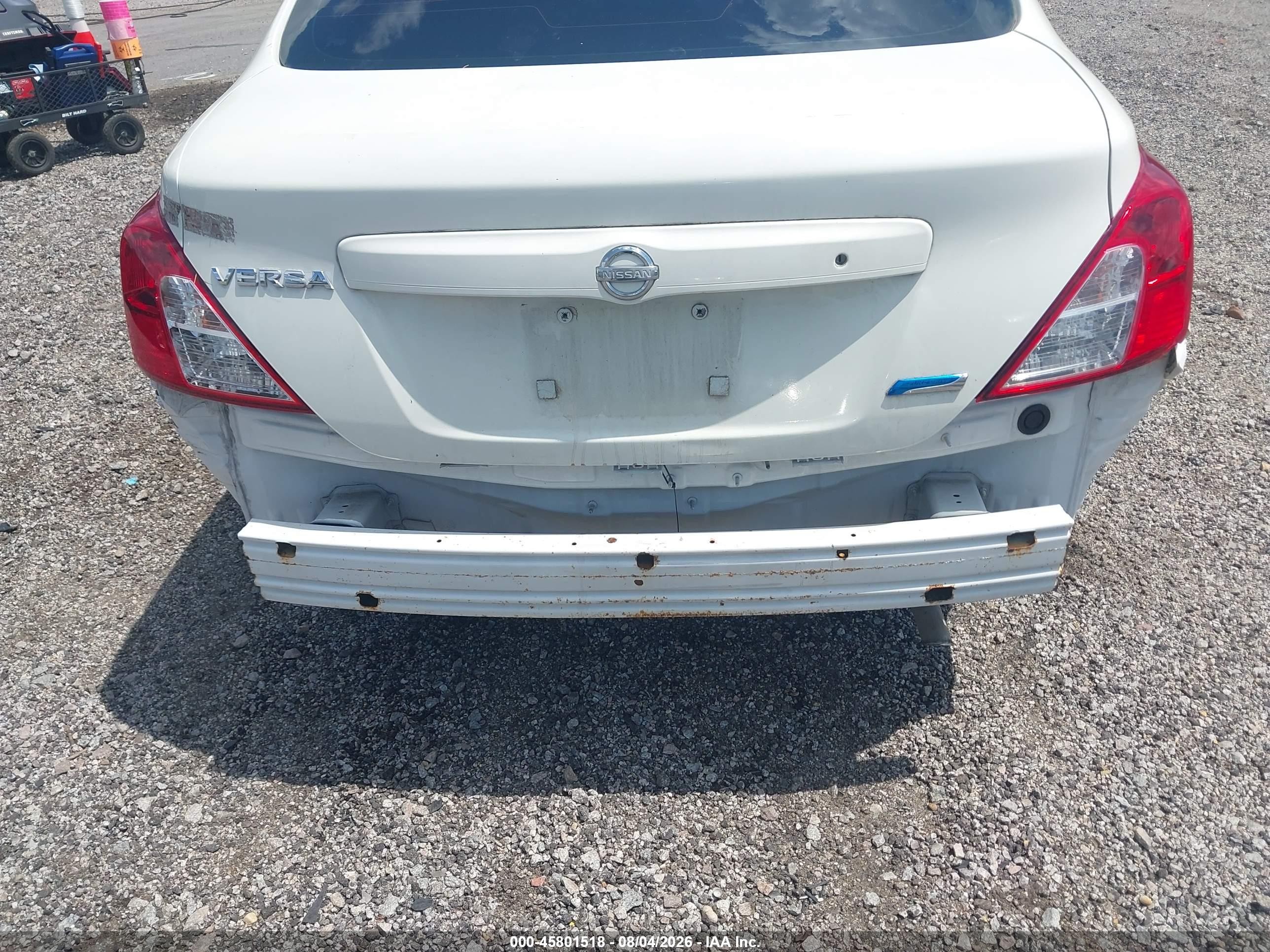 2013 Nissan Versa 1.6 S Белый vin: 3N1CN7AP7DL841148