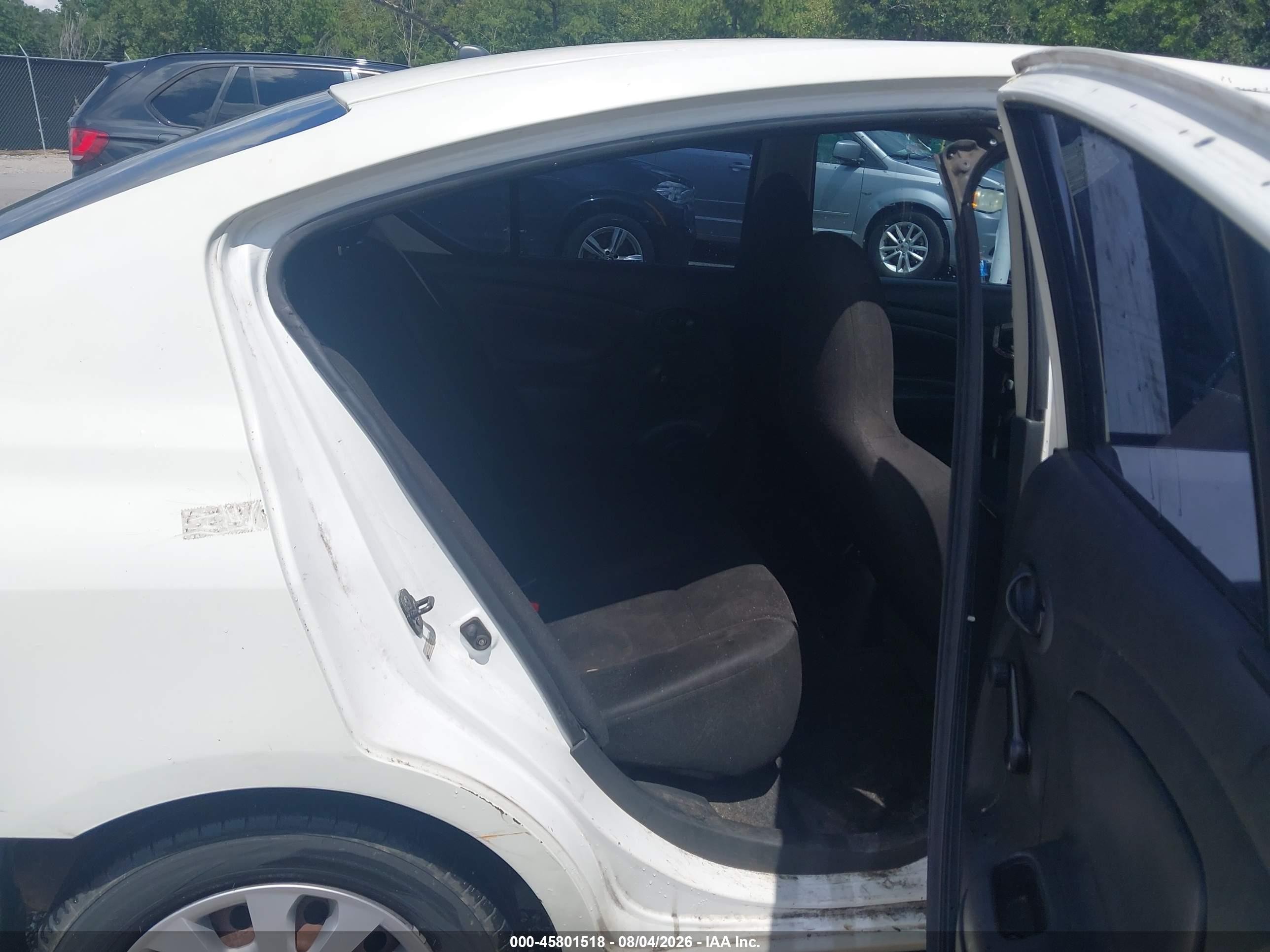 2013 Nissan Versa 1.6 S Белый vin: 3N1CN7AP7DL841148