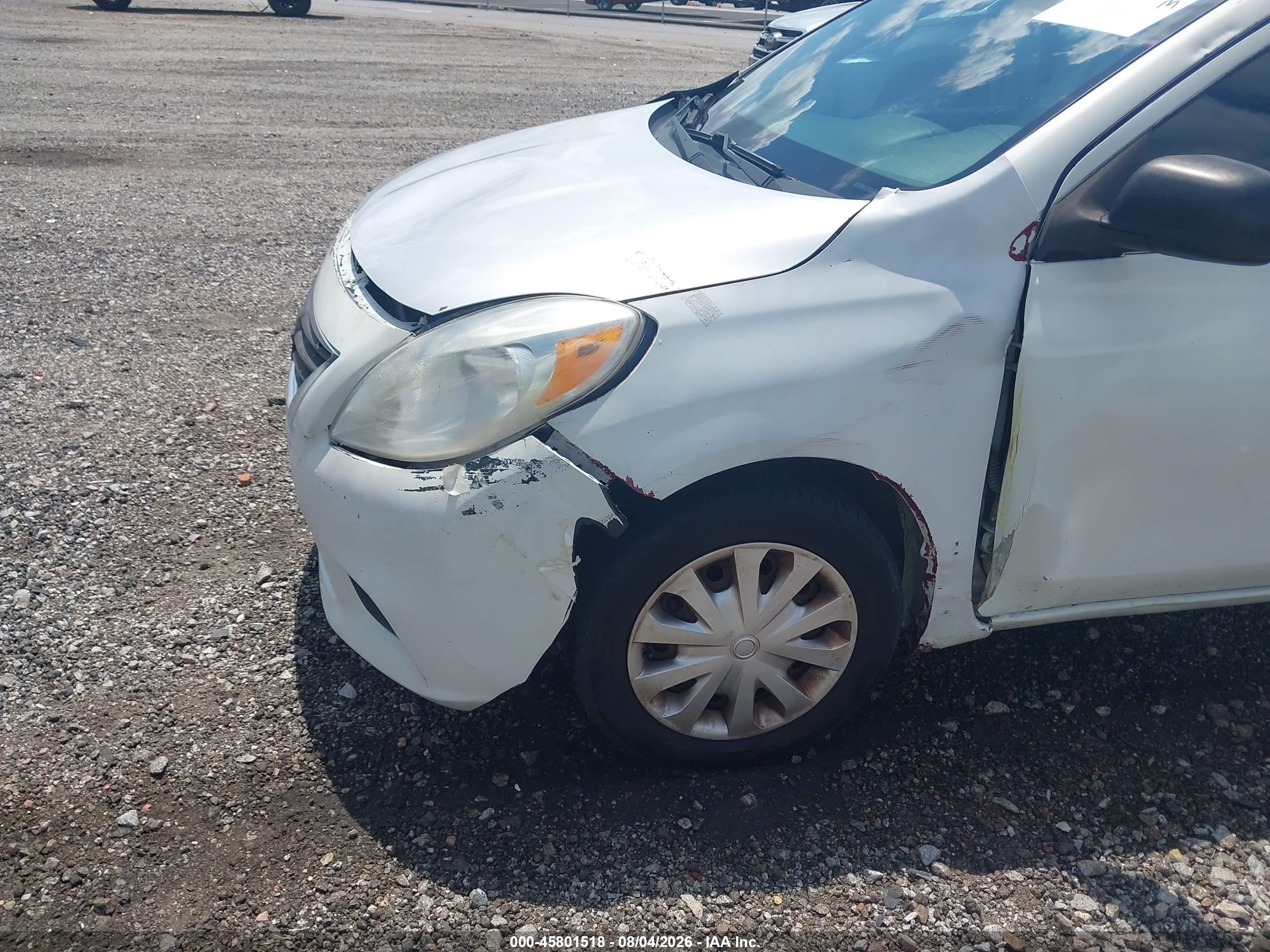 2013 Nissan Versa 1.6 S Белый vin: 3N1CN7AP7DL841148