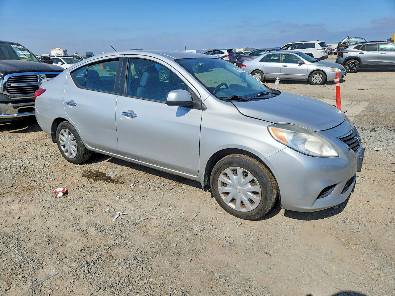 2013 Nissan Versa 1.6 S Silver vin: 3N1CN7AP7DL848701