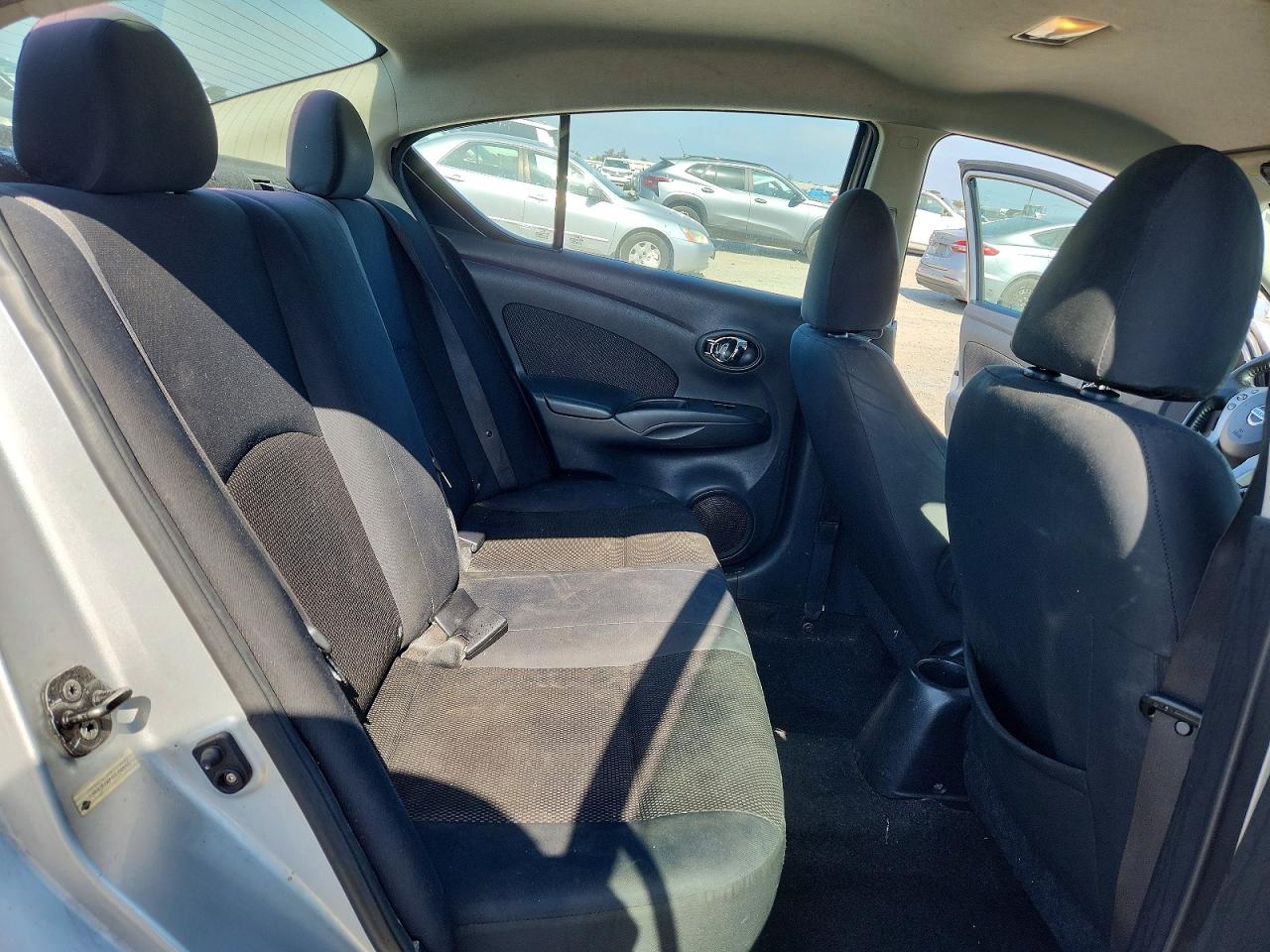 2013 Nissan Versa 1.6 S Silver vin: 3N1CN7AP7DL848701