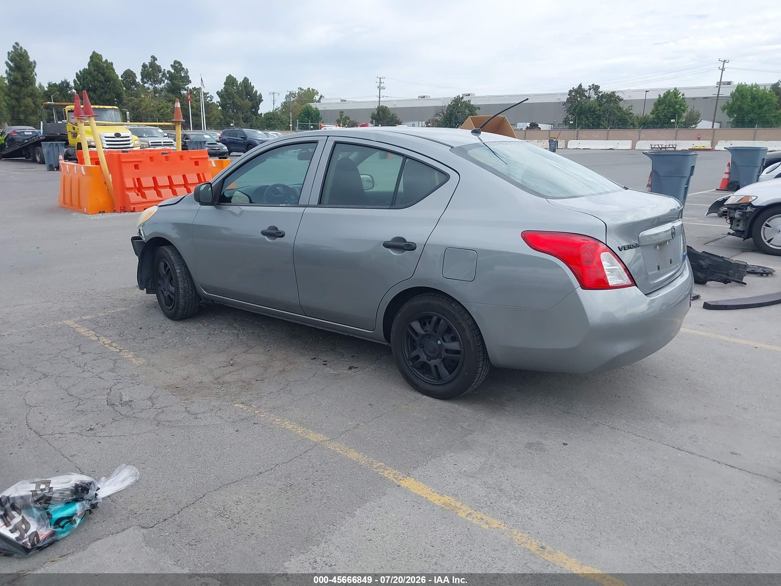 2013 Nissan Versa 1.6 S Gray vin: 3N1CN7AP7DL852652