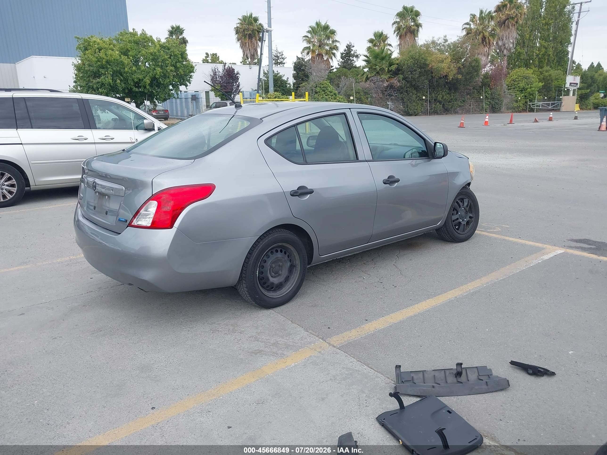 2013 Nissan Versa 1.6 S Gray vin: 3N1CN7AP7DL852652