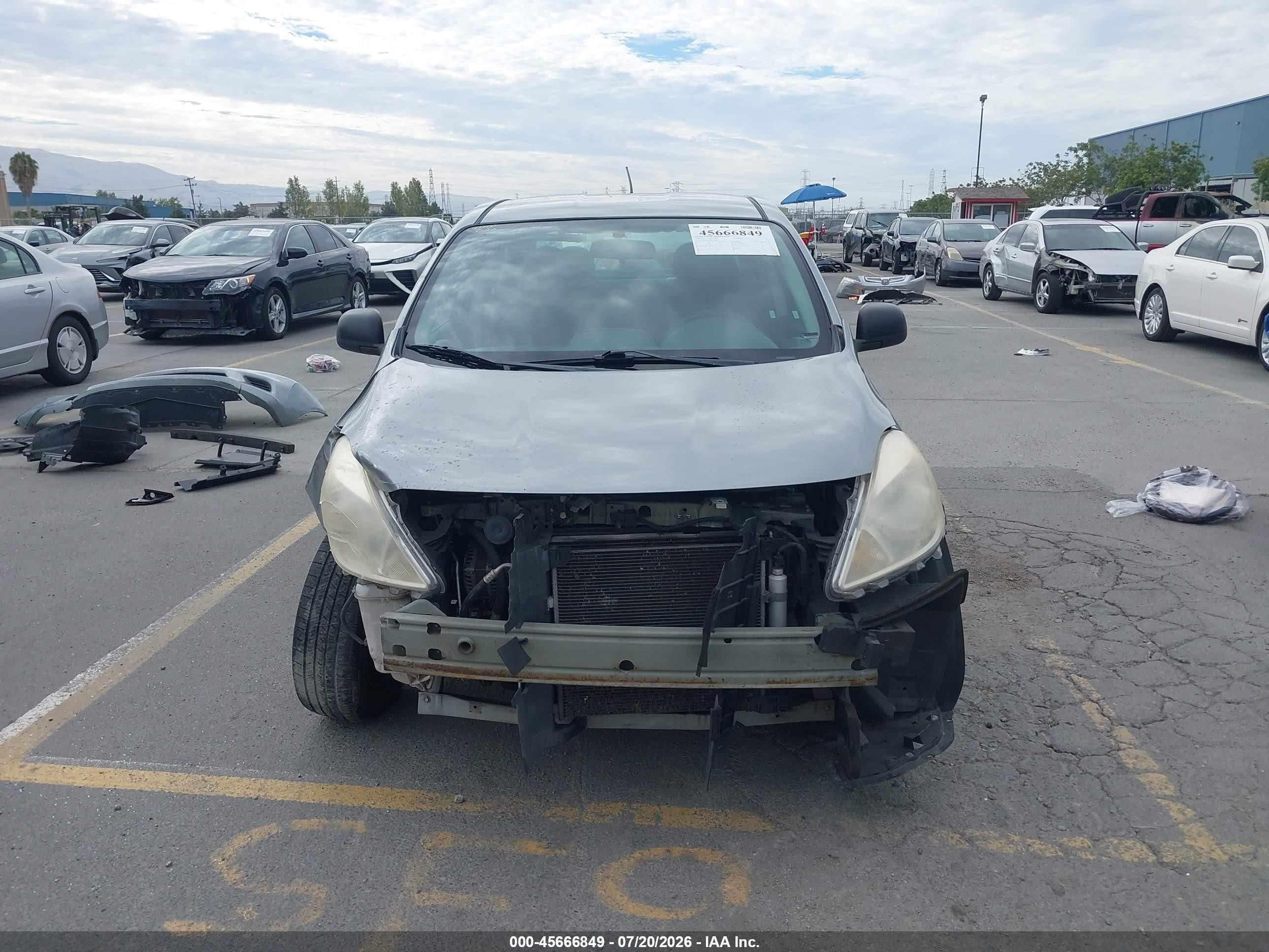 2013 Nissan Versa 1.6 S Gray vin: 3N1CN7AP7DL852652