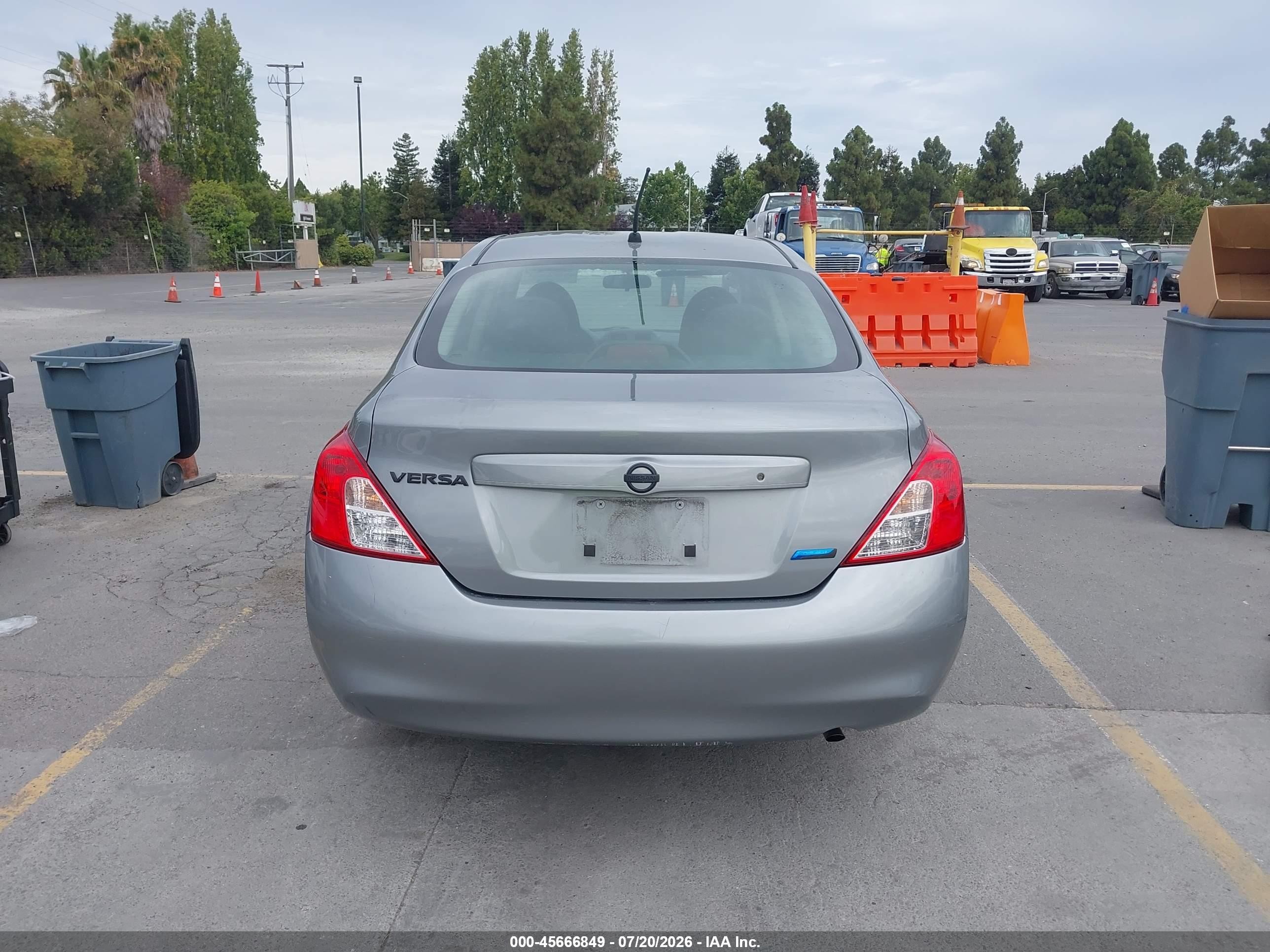 2013 Nissan Versa 1.6 S Gray vin: 3N1CN7AP7DL852652
