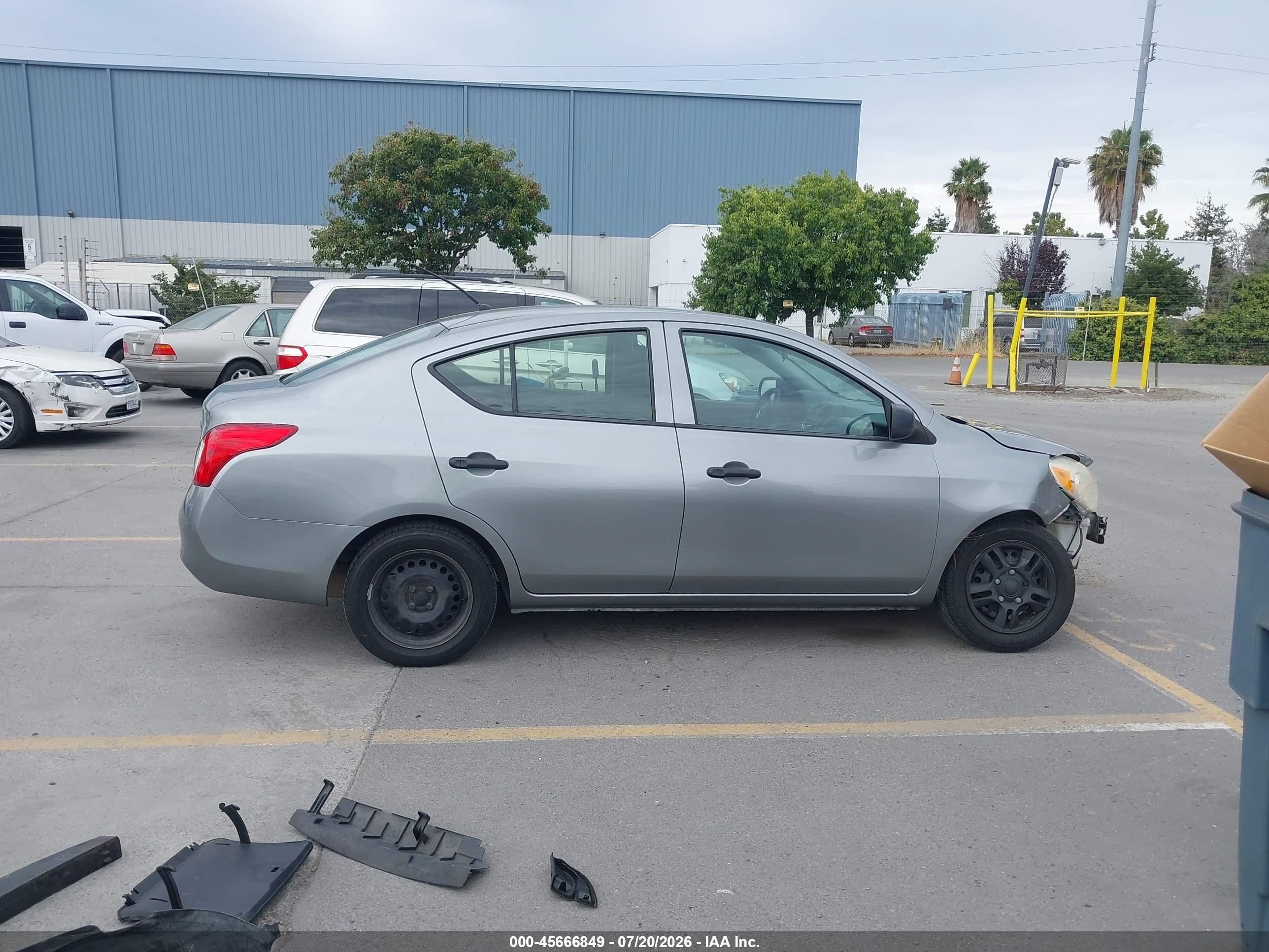 2013 Nissan Versa 1.6 S Gray vin: 3N1CN7AP7DL852652