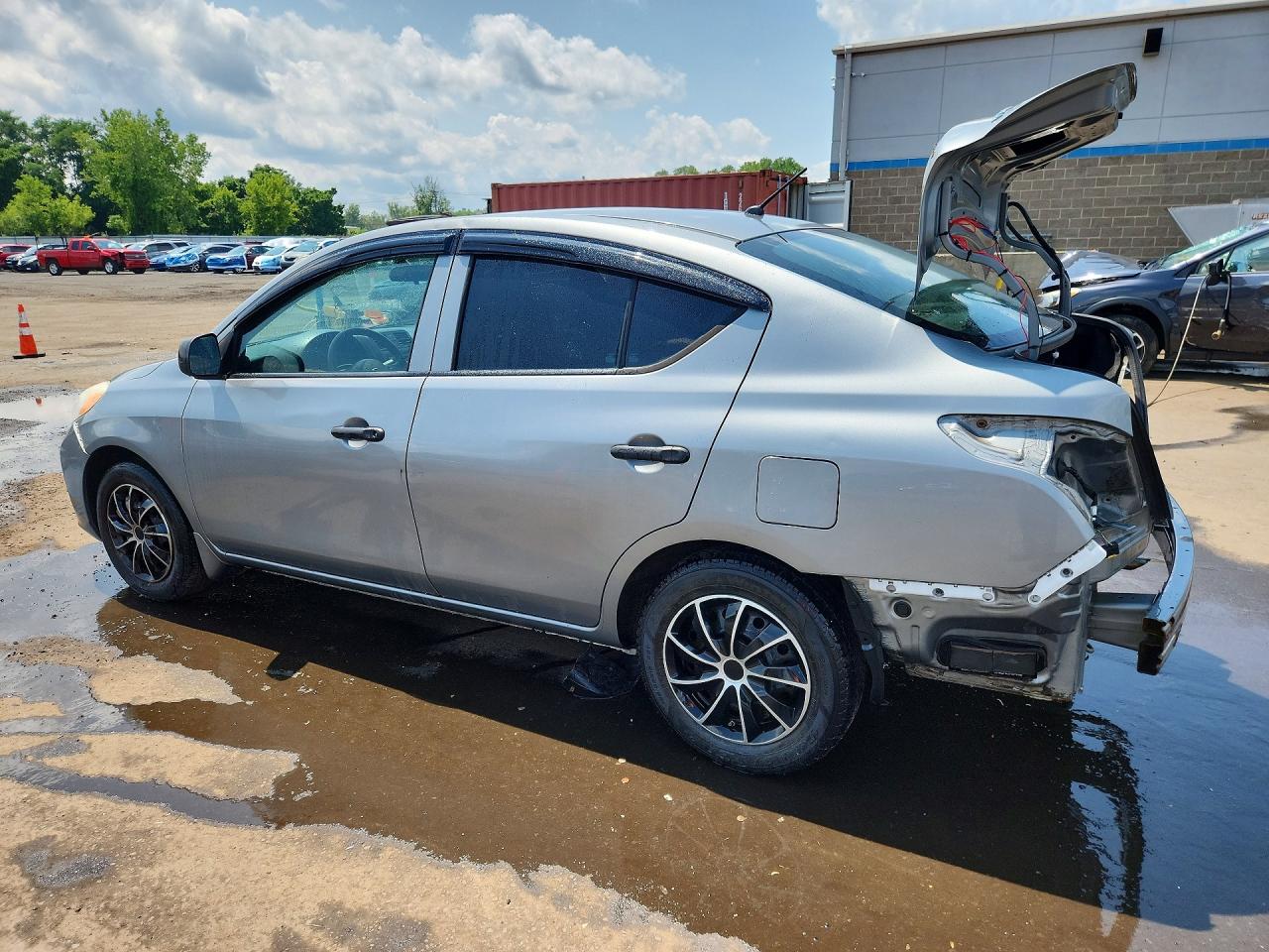 2013 Nissan Versa 1.6 S Silver vin: 3N1CN7AP7DL854238