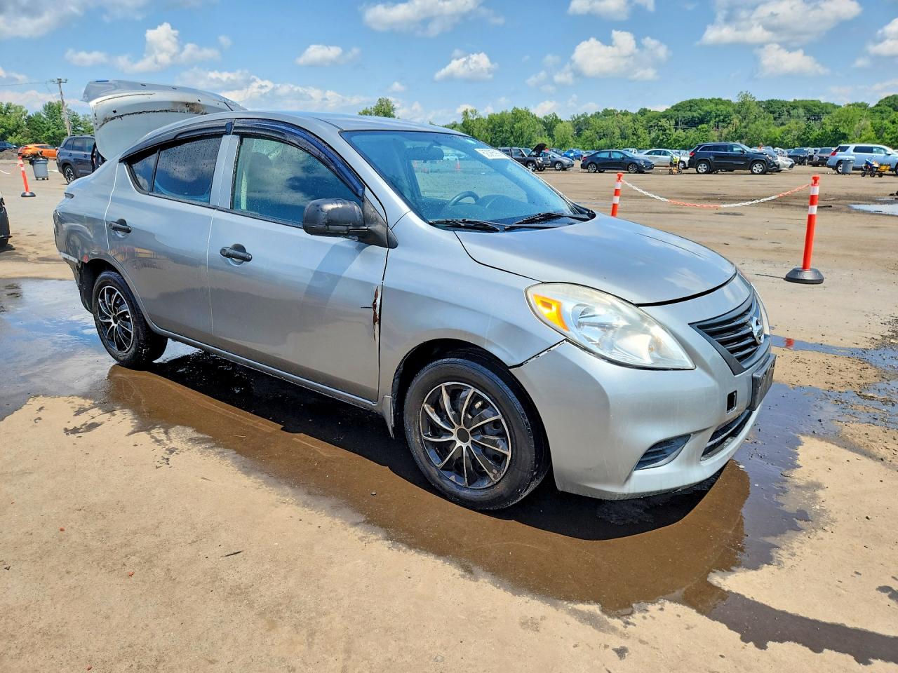 2013 Nissan Versa 1.6 S Silver vin: 3N1CN7AP7DL854238