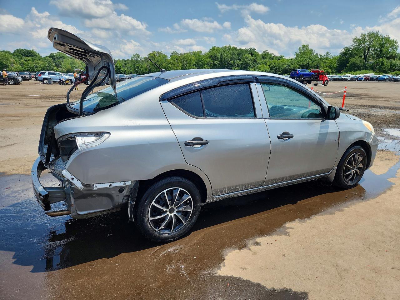 2013 Nissan Versa 1.6 S Silver vin: 3N1CN7AP7DL854238