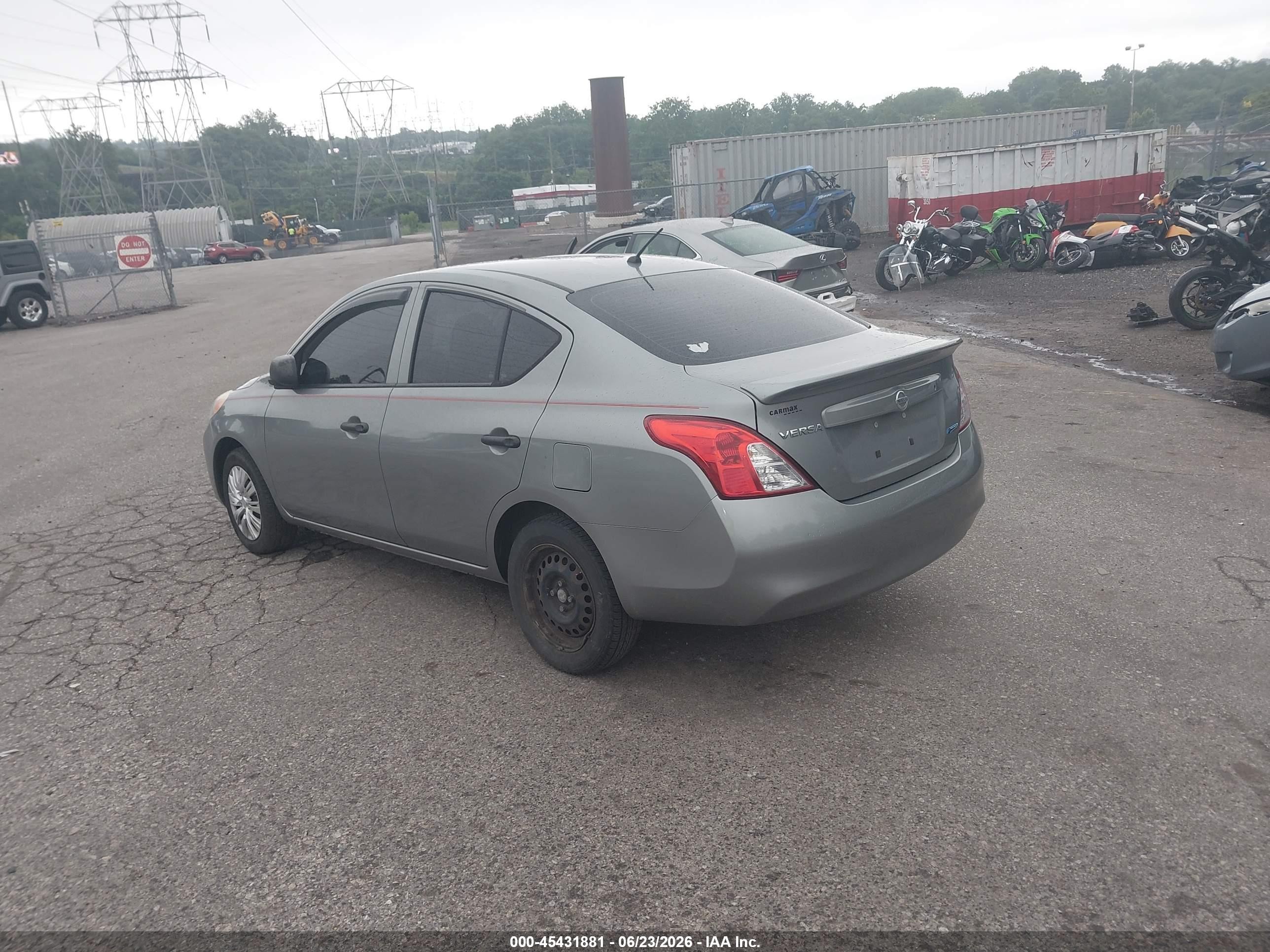 2013 Nissan Versa 1.6 S Серый vin: 3N1CN7AP7DL859939