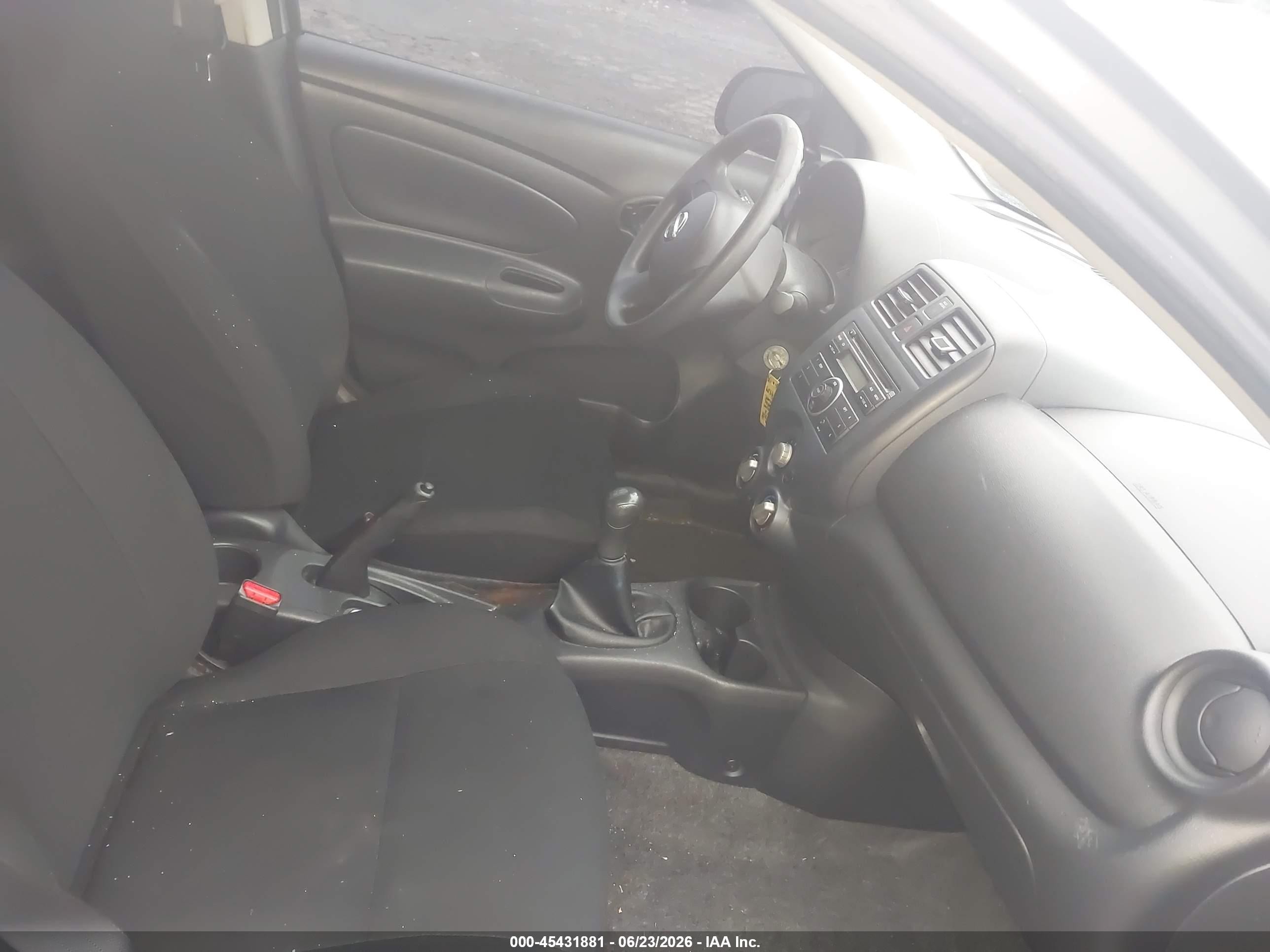 2013 Nissan Versa 1.6 S Серый vin: 3N1CN7AP7DL859939