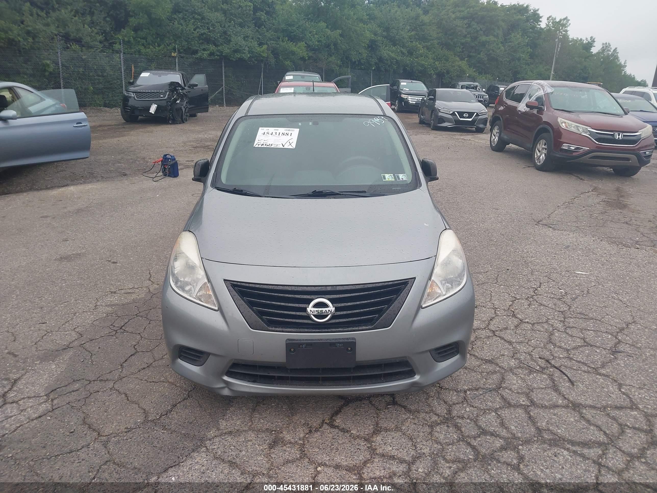 2013 Nissan Versa 1.6 S Серый vin: 3N1CN7AP7DL859939