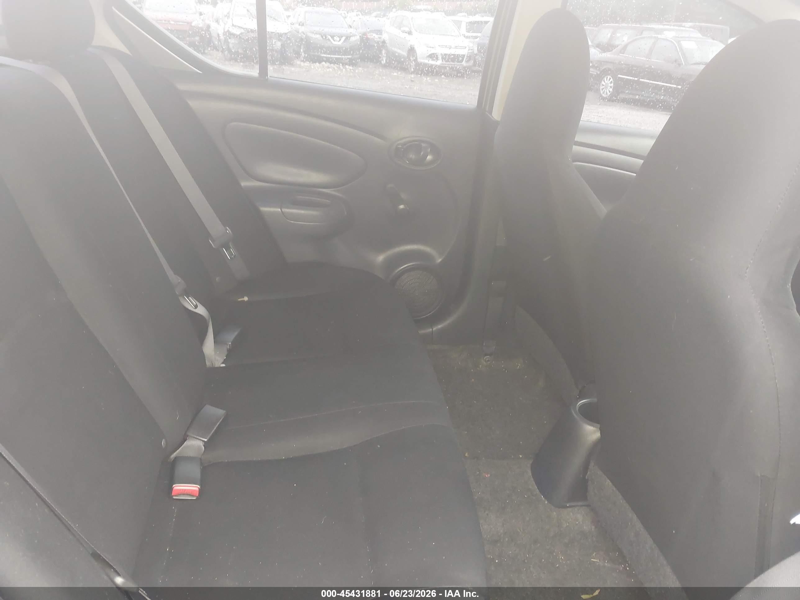 2013 Nissan Versa 1.6 S Серый vin: 3N1CN7AP7DL859939
