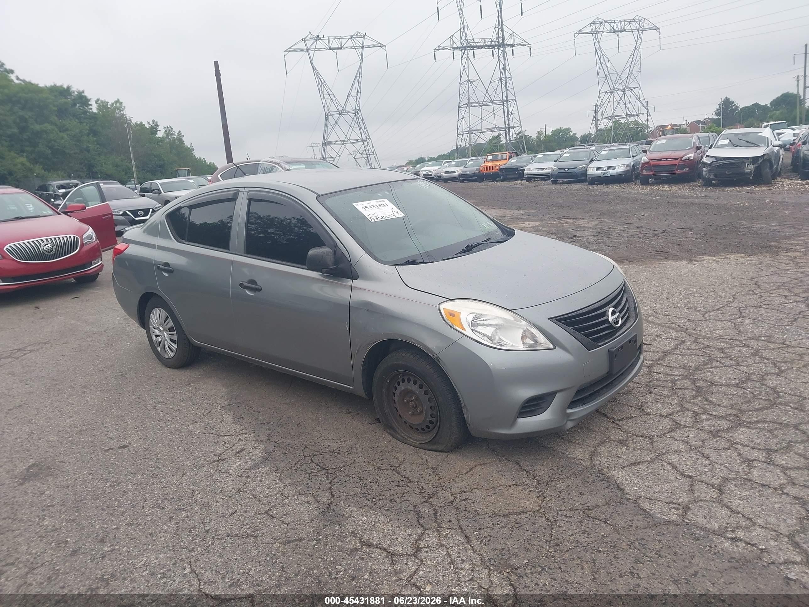 2013 Nissan Versa 1.6 S Серый vin: 3N1CN7AP7DL859939
