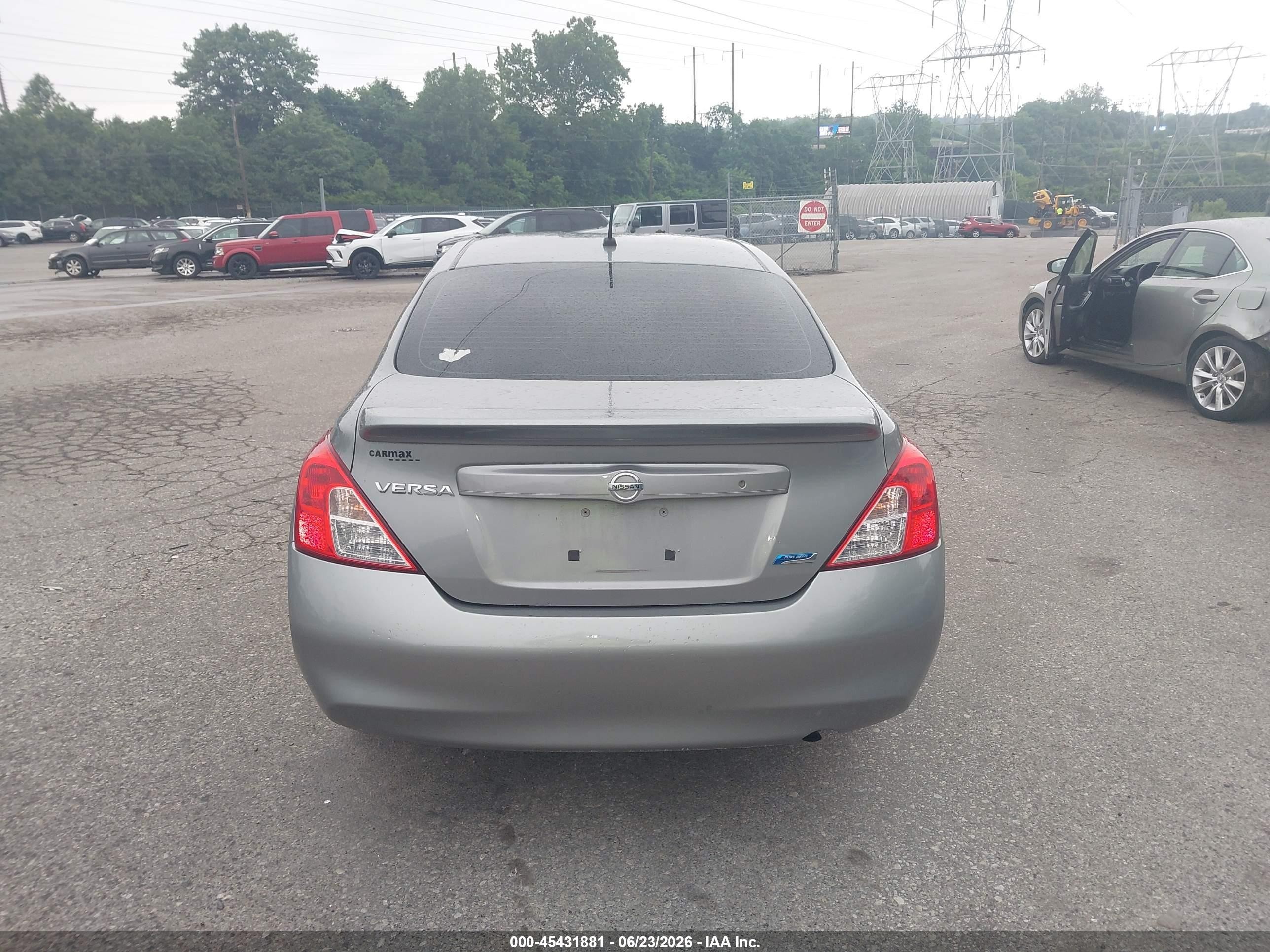 2013 Nissan Versa 1.6 S Серый vin: 3N1CN7AP7DL859939