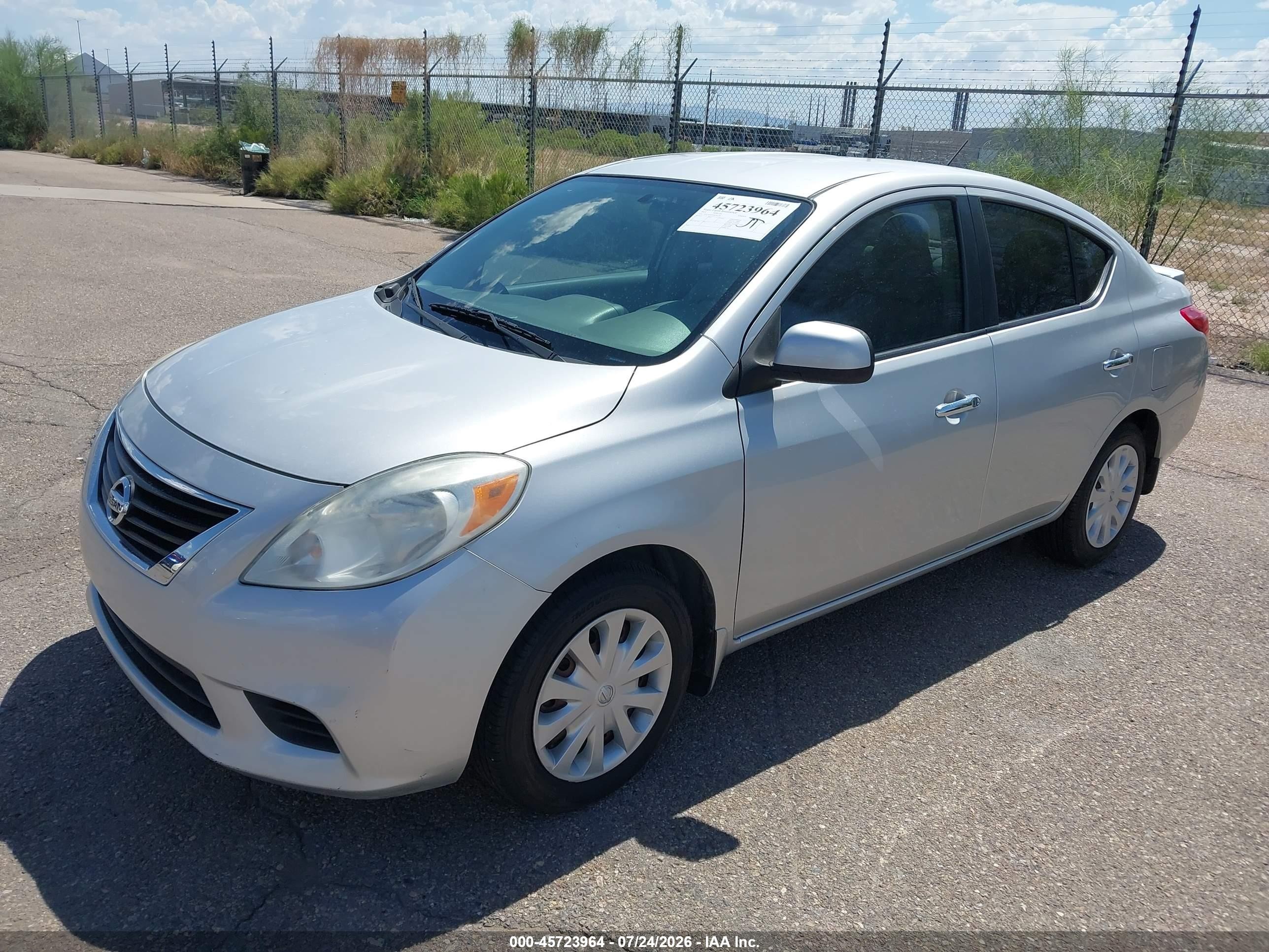 2013 Nissan Versa 1.6 Sv Серебряный vin: 3N1CN7AP7DL871346