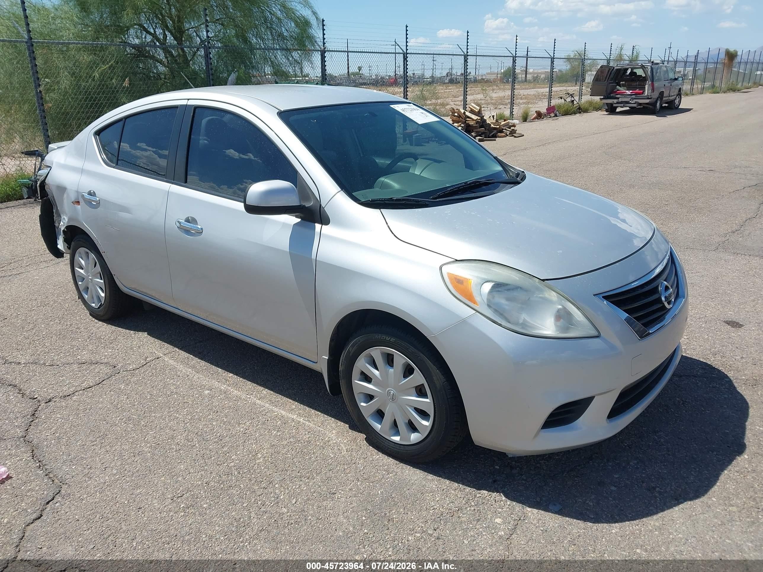 2013 Nissan Versa 1.6 Sv Серебряный vin: 3N1CN7AP7DL871346