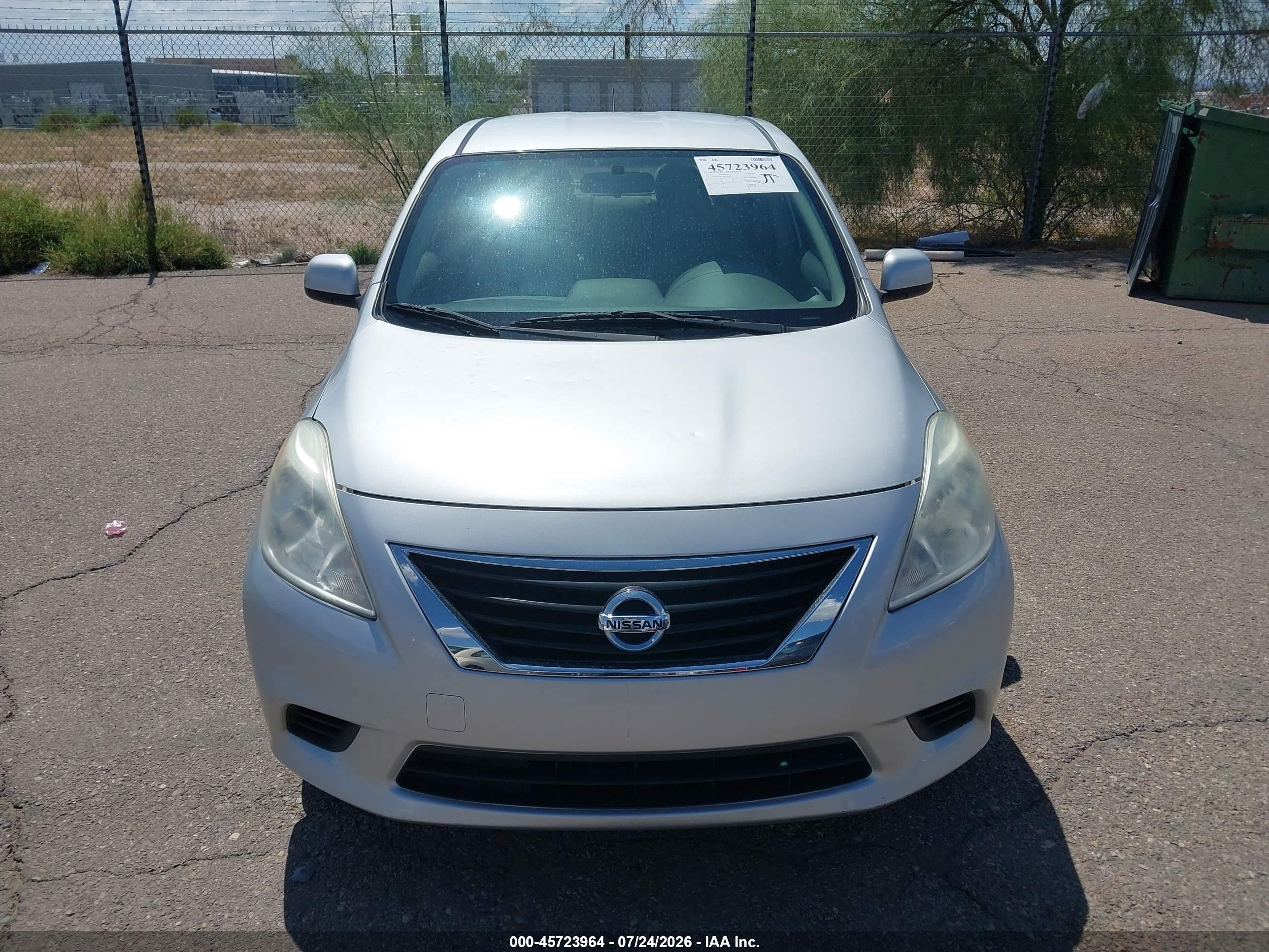 2013 Nissan Versa 1.6 Sv Серебряный vin: 3N1CN7AP7DL871346