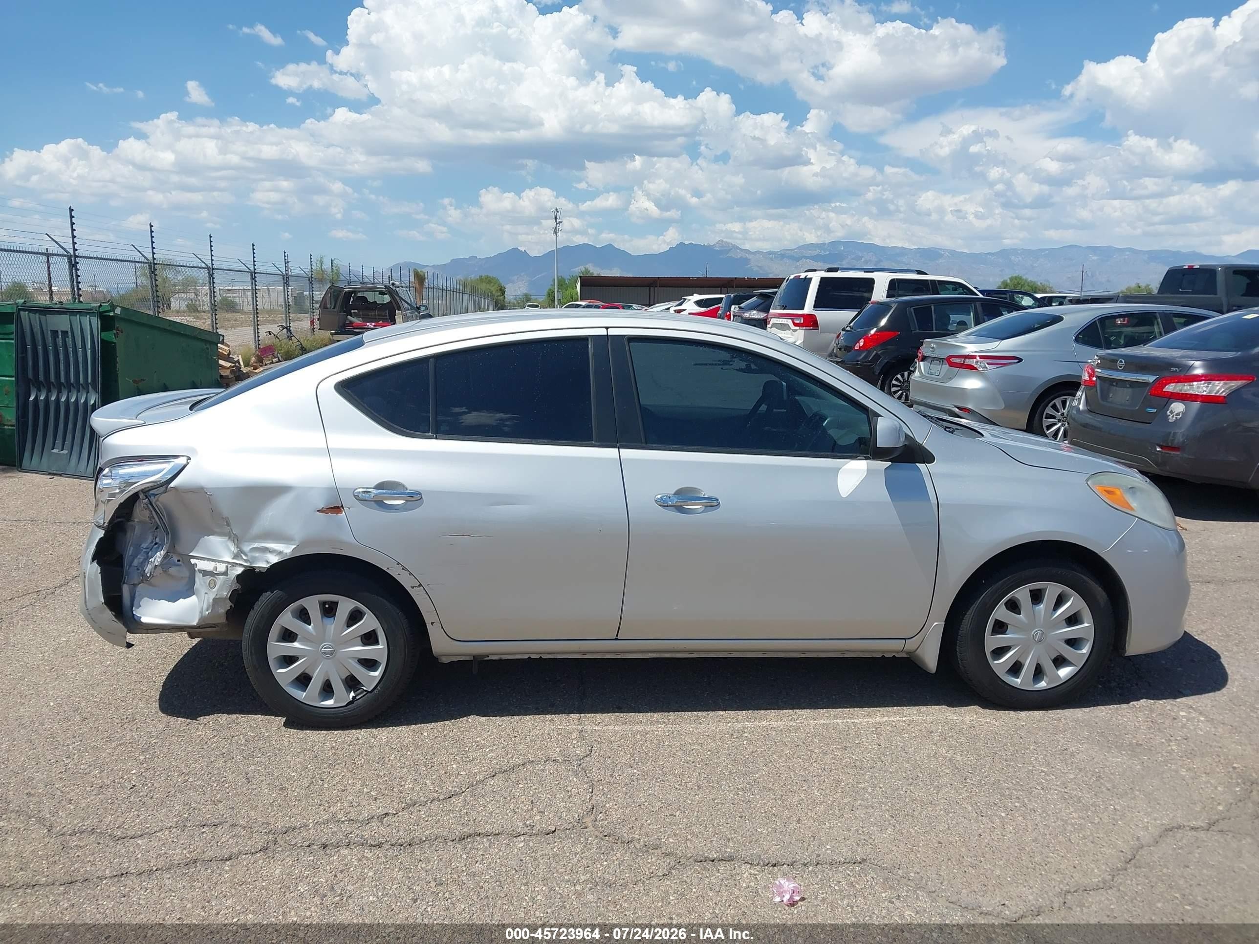 2013 Nissan Versa 1.6 Sv Серебряный vin: 3N1CN7AP7DL871346