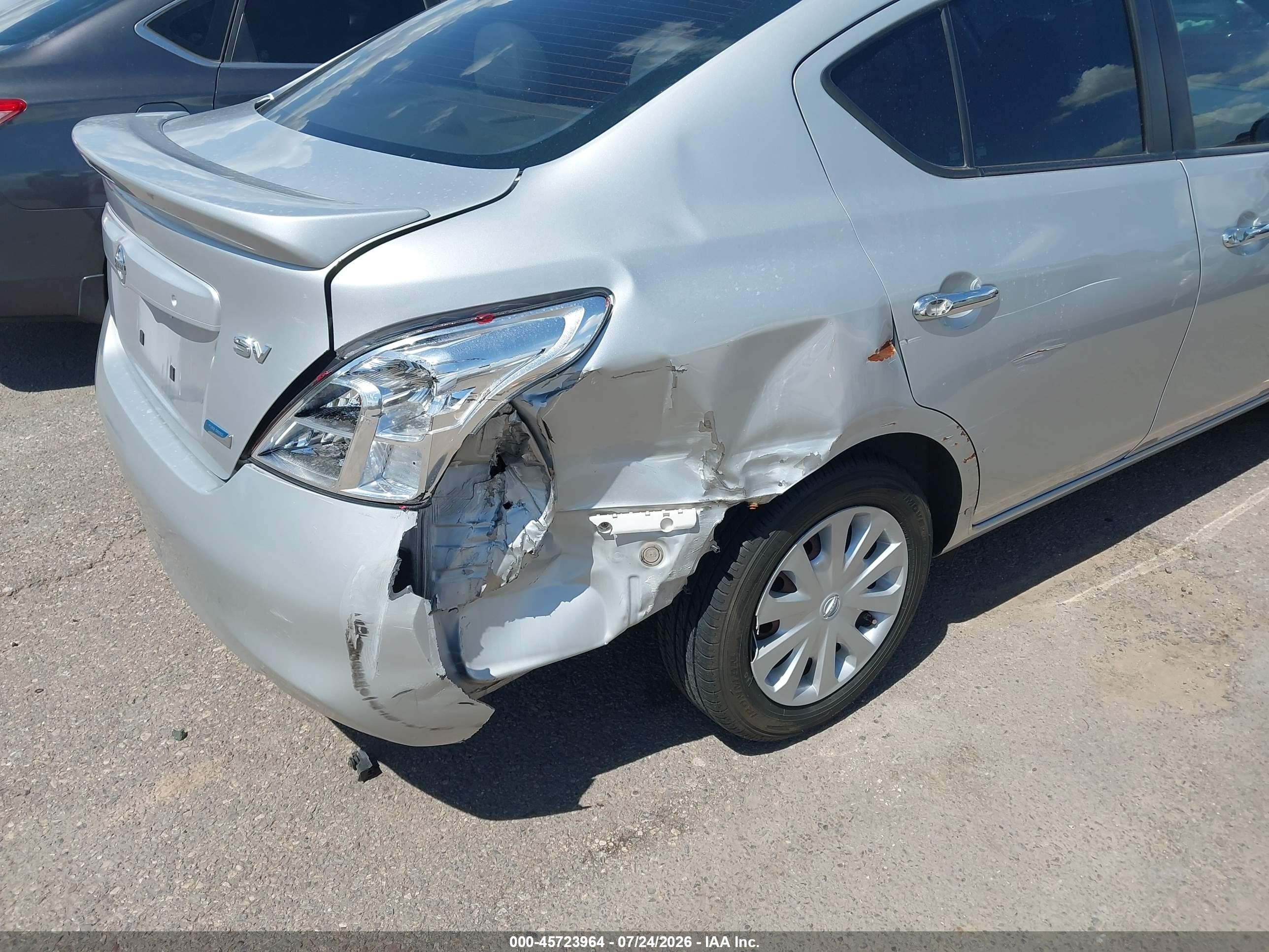 2013 Nissan Versa 1.6 Sv Серебряный vin: 3N1CN7AP7DL871346