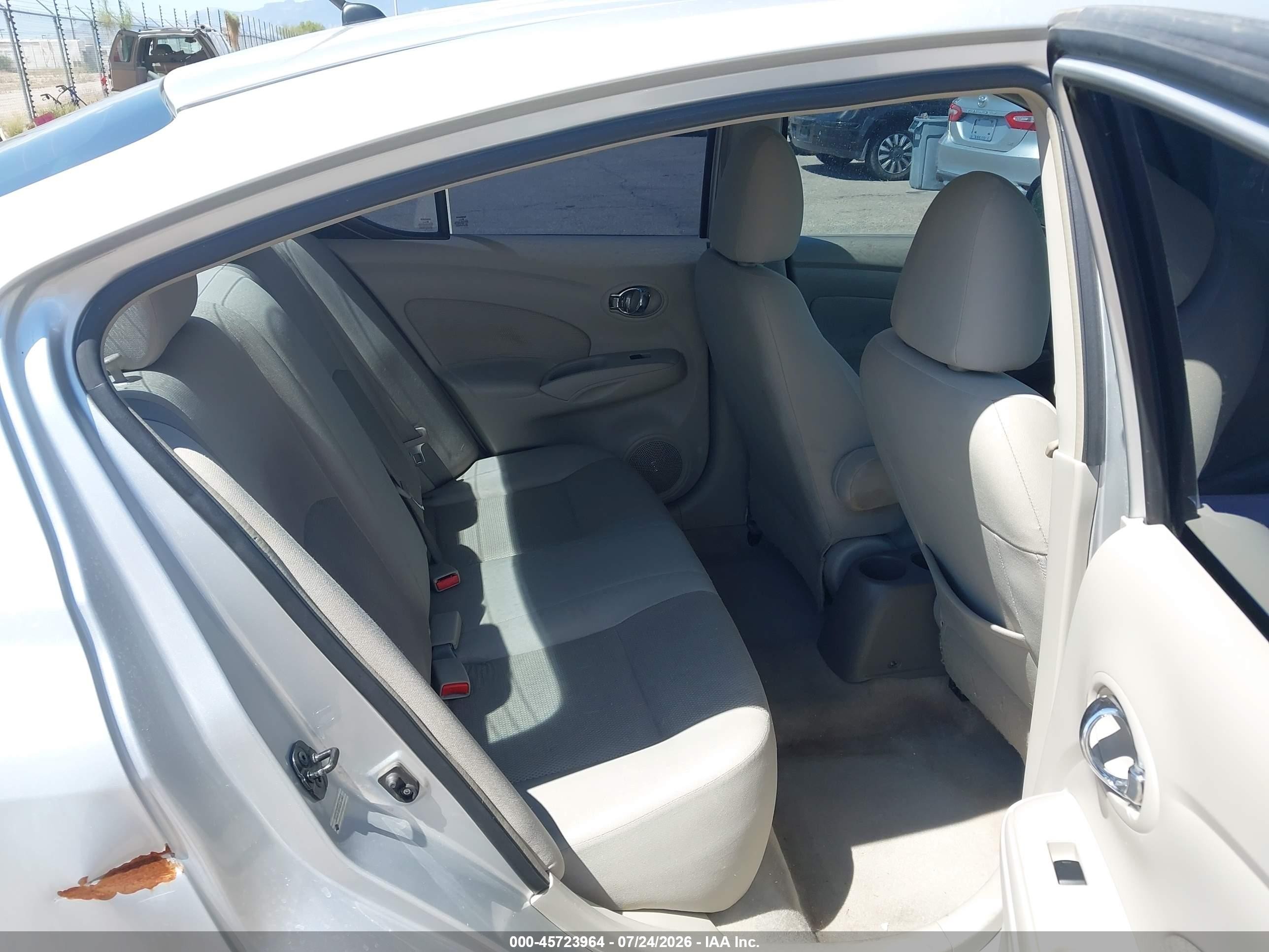 2013 Nissan Versa 1.6 Sv Серебряный vin: 3N1CN7AP7DL871346