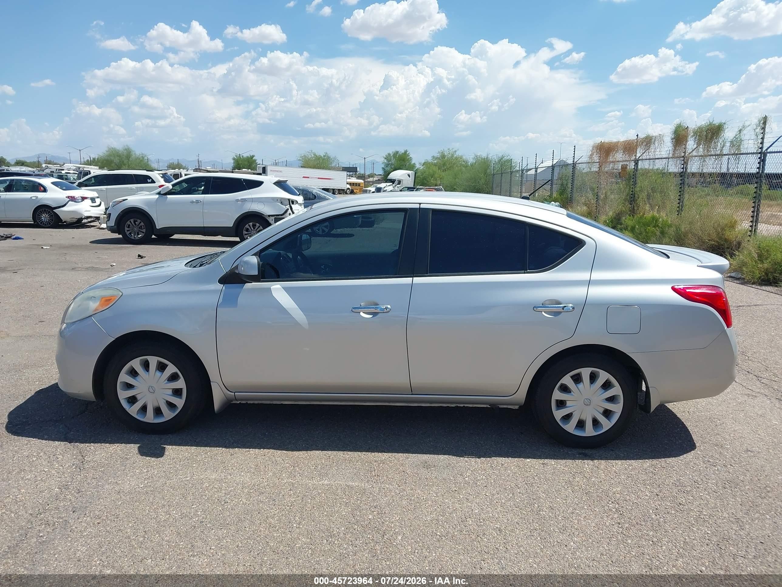 2013 Nissan Versa 1.6 Sv Серебряный vin: 3N1CN7AP7DL871346