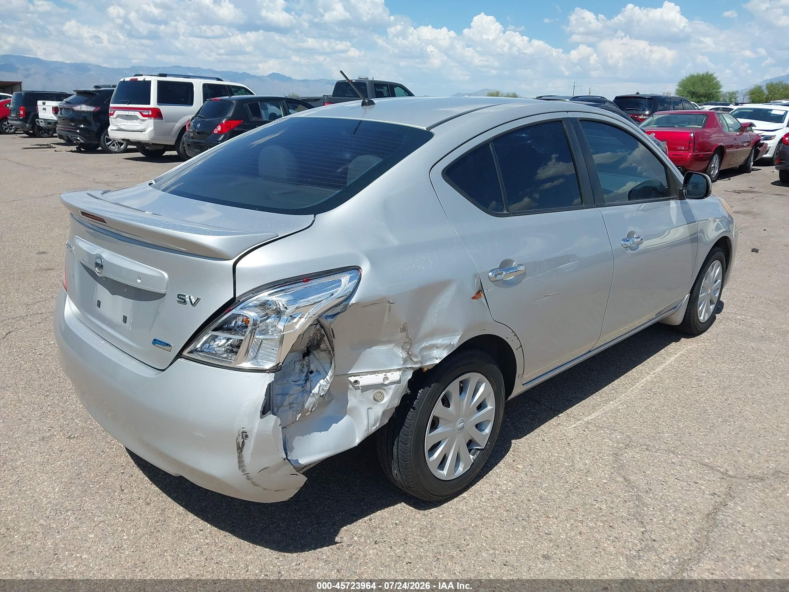 2013 Nissan Versa 1.6 Sv Серебряный vin: 3N1CN7AP7DL871346